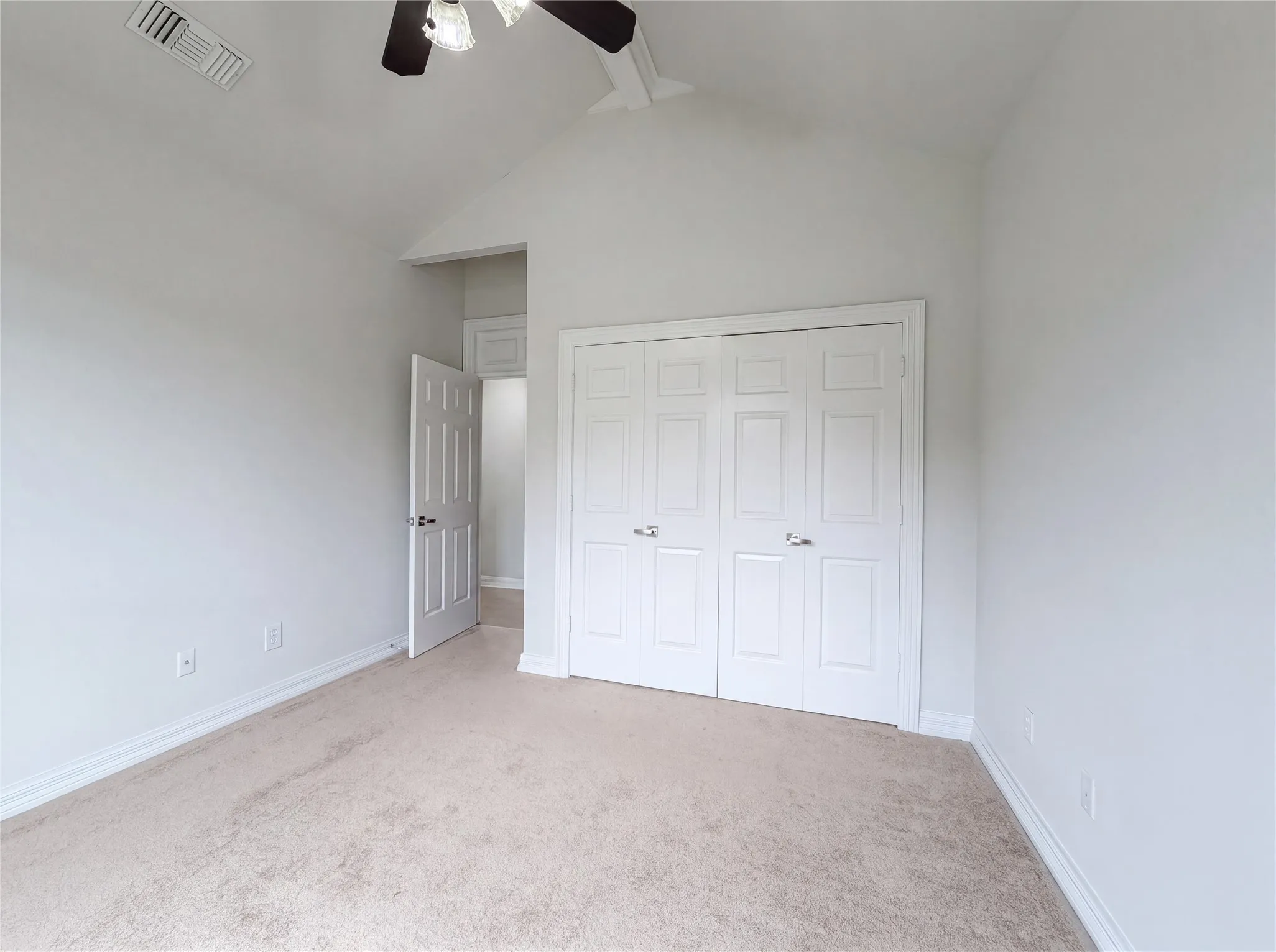 Single Family Residence For Sale in Tarrant County , 2405 Castle Rock Road, Arlington, Texas 76006, 4 Bedroom, 4 Bathroom, 2 Garage spaces, 3,888 Sqft, built in 1987, mls#21265785, Real Estate Agent in Arlington, Homes For Sale in Tarrant county, Homes For Sale in Arlington, Realtor in Arlington Texas, Real Estate Brokerage Independent Realty Texas, Luminita Cordes Realtor