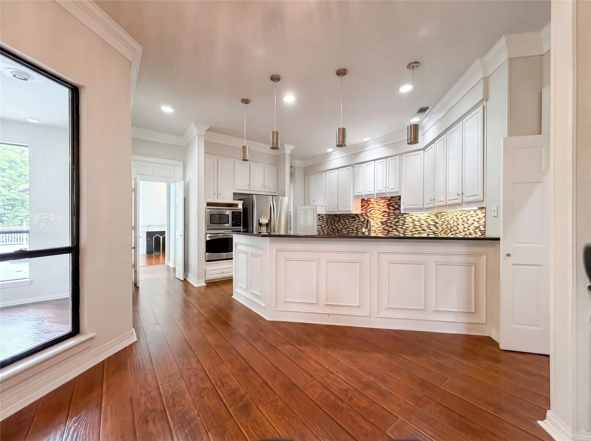Single Family Residence For Sale in Tarrant County , 2405 Castle Rock Road, Arlington, Texas 76006, 4 Bedroom, 4 Bathroom, 2 Garage spaces, 3,888 Sqft, built in 1987, mls#21265785, Real Estate Agent in Arlington, Homes For Sale in Tarrant county, Homes For Sale in Arlington, Realtor in Arlington Texas, Real Estate Brokerage Independent Realty Texas, Luminita Cordes Realtor