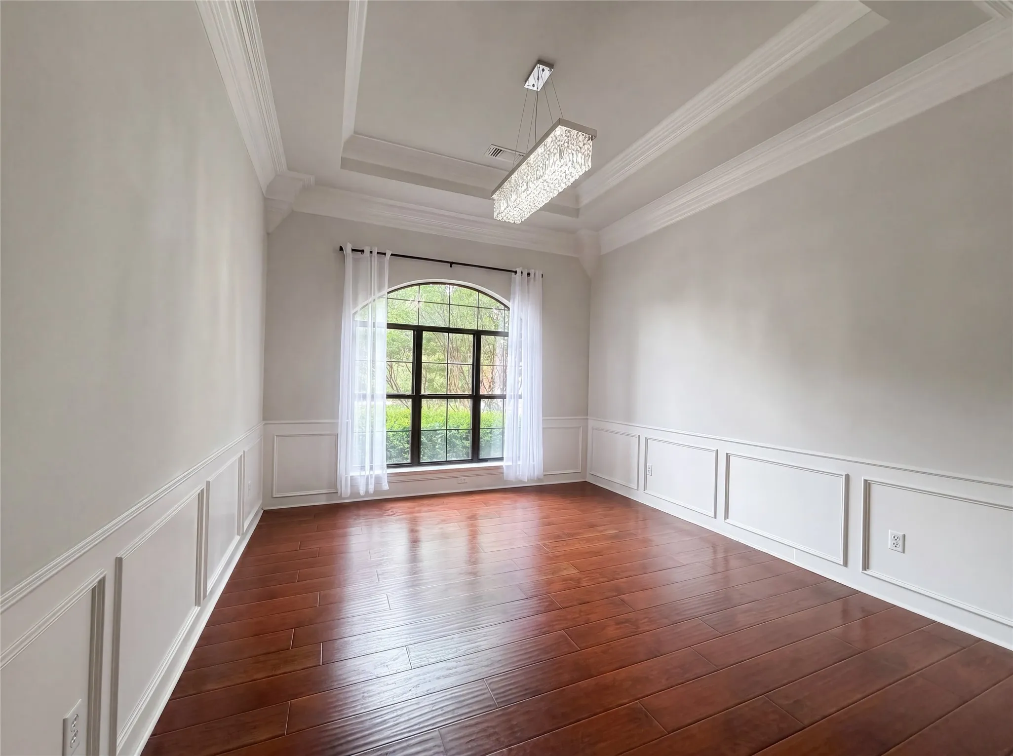 Single Family Residence For Sale in Tarrant County , 2405 Castle Rock Road, Arlington, Texas 76006, 4 Bedroom, 4 Bathroom, 2 Garage spaces, 3,888 Sqft, built in 1987, mls#21265785, Real Estate Agent in Arlington, Homes For Sale in Tarrant county, Homes For Sale in Arlington, Realtor in Arlington Texas, Real Estate Brokerage Independent Realty Texas, Luminita Cordes Realtor