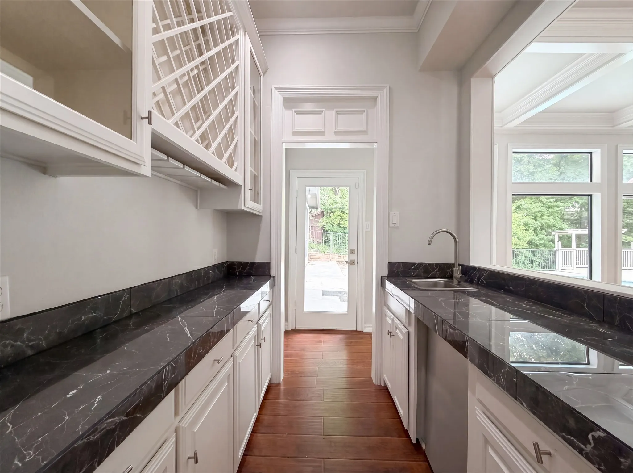 Single Family Residence For Sale in Tarrant County , 2405 Castle Rock Road, Arlington, Texas 76006, 4 Bedroom, 4 Bathroom, 2 Garage spaces, 3,888 Sqft, built in 1987, mls#21265785, Real Estate Agent in Arlington, Homes For Sale in Tarrant county, Homes For Sale in Arlington, Realtor in Arlington Texas, Real Estate Brokerage Independent Realty Texas, Luminita Cordes Realtor