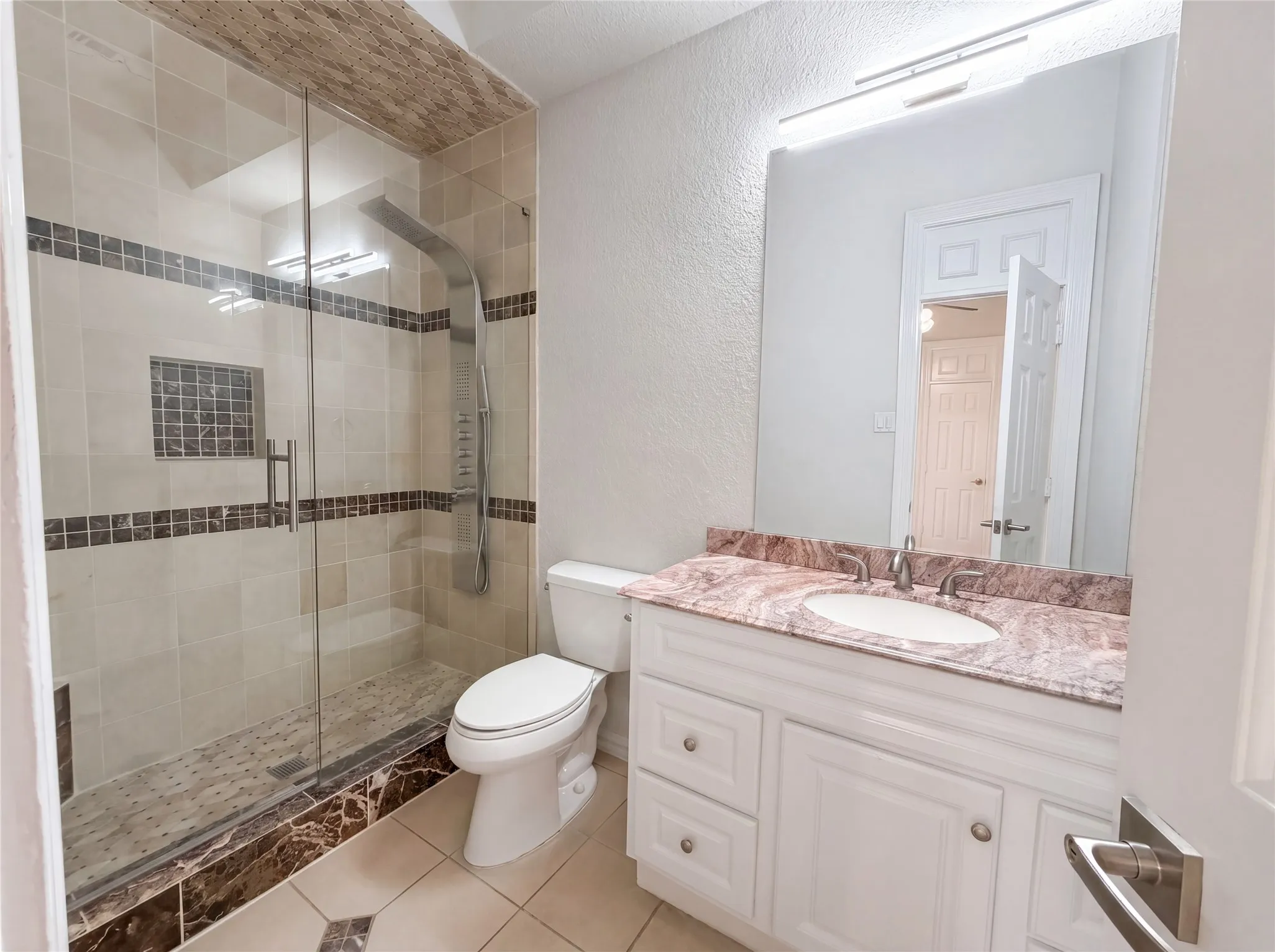 Single Family Residence For Sale in Tarrant County , 2405 Castle Rock Road, Arlington, Texas 76006, 4 Bedroom, 4 Bathroom, 2 Garage spaces, 3,888 Sqft, built in 1987, mls#21265785, Real Estate Agent in Arlington, Homes For Sale in Tarrant county, Homes For Sale in Arlington, Realtor in Arlington Texas, Real Estate Brokerage Independent Realty Texas, Luminita Cordes Realtor