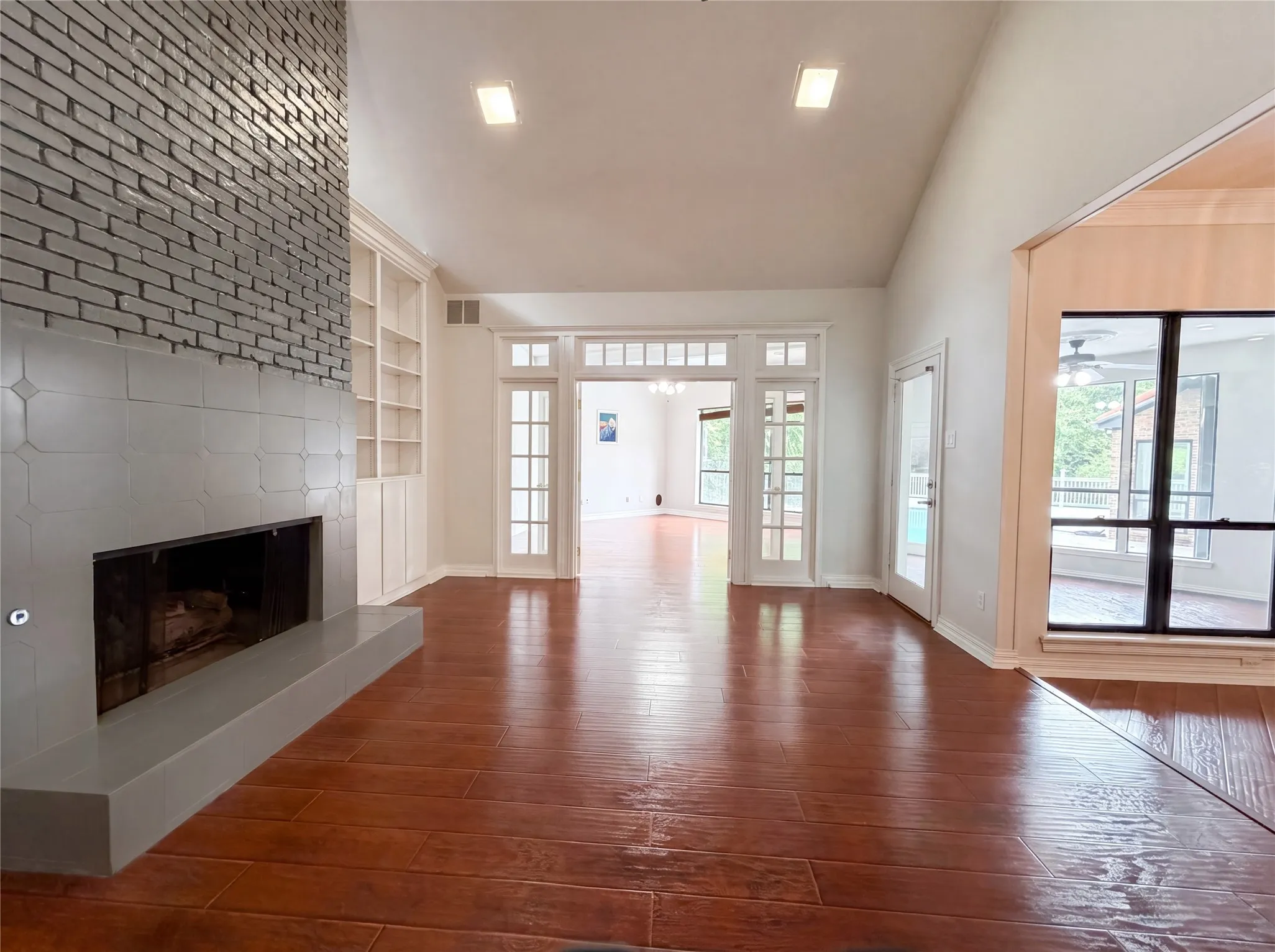 Single Family Residence For Sale in Tarrant County , 2405 Castle Rock Road, Arlington, Texas 76006, 4 Bedroom, 4 Bathroom, 2 Garage spaces, 3,888 Sqft, built in 1987, mls#21265785, Real Estate Agent in Arlington, Homes For Sale in Tarrant county, Homes For Sale in Arlington, Realtor in Arlington Texas, Real Estate Brokerage Independent Realty Texas, Luminita Cordes Realtor