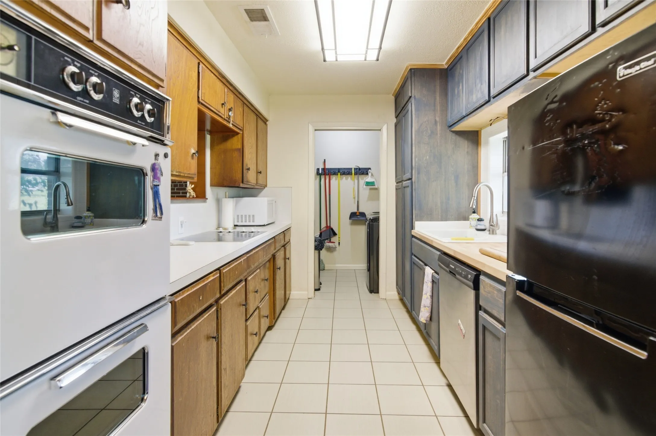 Single Family Residence For Sale in Tarrant County , 14375 Us-287, Fort Worth, Texas 76179, 3 Bedroom, 2 Bathroom, 6 Garage spaces, 1,562 Sqft, built in 1970, mls#21260837, Real Estate Agent in Fort Worth, Homes For Sale in Tarrant county, Homes For Sale in Fort Worth, Realtor in Fort Worth Texas, Real Estate Brokerage Independent Realty Texas, Luminita Cordes Realtor