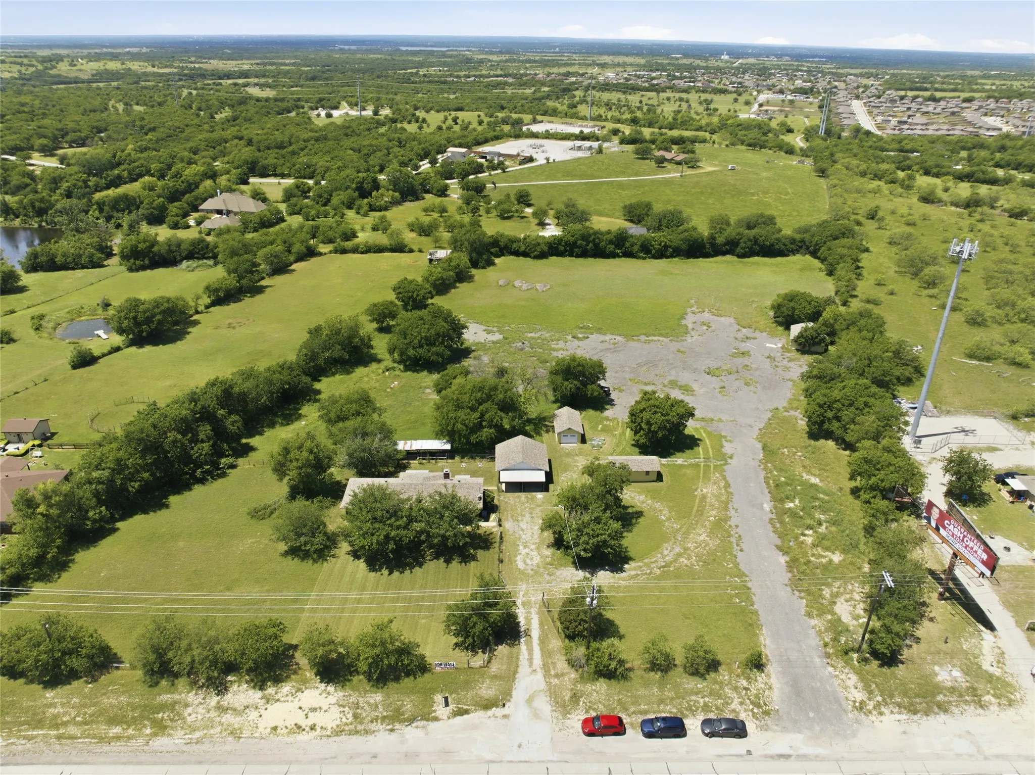 Single Family Residence For Sale in Tarrant County , 14375 Us-287, Fort Worth, Texas 76179, 3 Bedroom, 2 Bathroom, 6 Garage spaces, 1,562 Sqft, built in 1970, mls#21260837, Real Estate Agent in Fort Worth, Homes For Sale in Tarrant county, Homes For Sale in Fort Worth, Realtor in Fort Worth Texas, Real Estate Brokerage Independent Realty Texas, Luminita Cordes Realtor