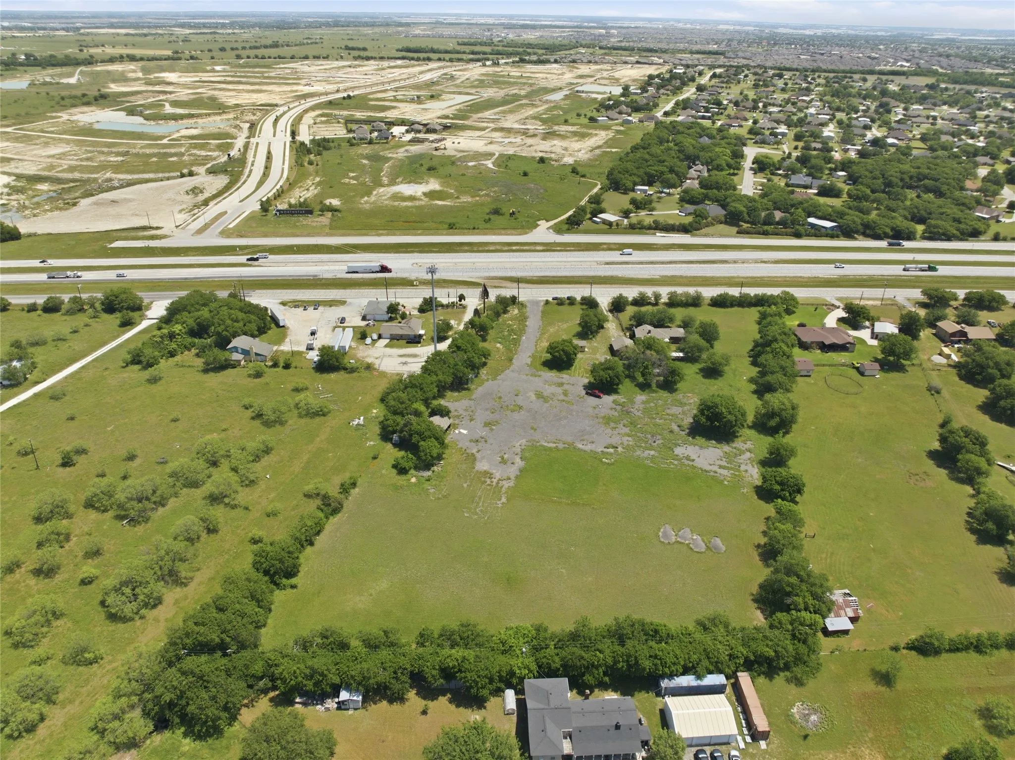 Single Family Residence For Sale in Tarrant County , 14375 Us-287, Fort Worth, Texas 76179, 3 Bedroom, 2 Bathroom, 6 Garage spaces, 1,562 Sqft, built in 1970, mls#21260837, Real Estate Agent in Fort Worth, Homes For Sale in Tarrant county, Homes For Sale in Fort Worth, Realtor in Fort Worth Texas, Real Estate Brokerage Independent Realty Texas, Luminita Cordes Realtor