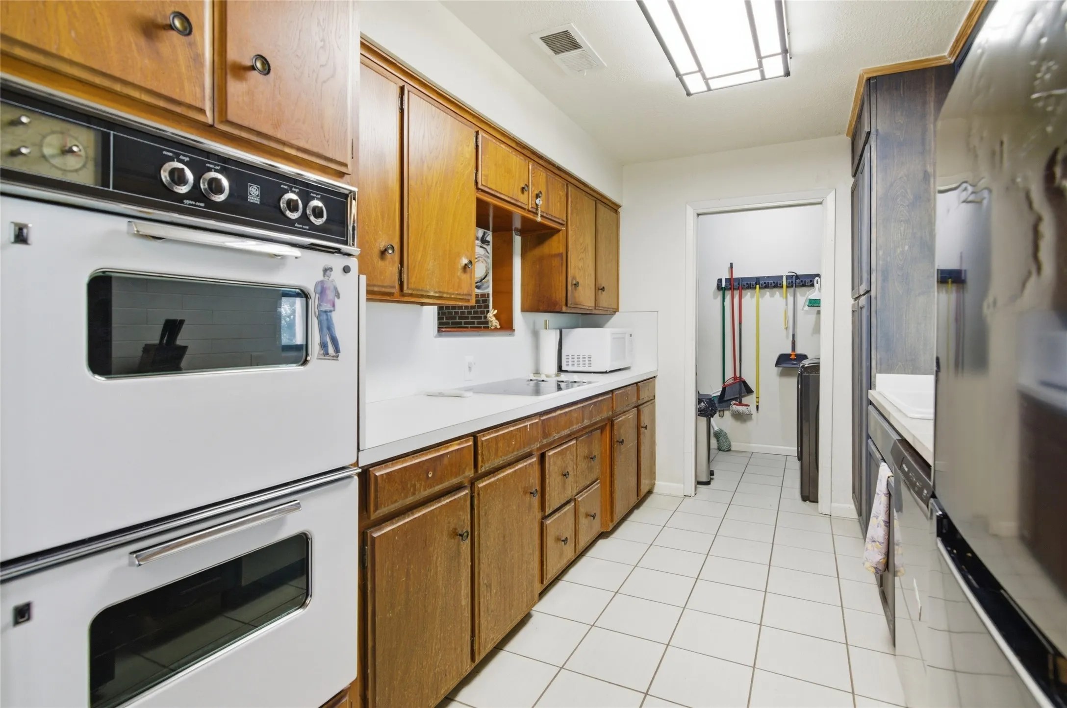 Single Family Residence For Sale in Tarrant County , 14375 Us-287, Fort Worth, Texas 76179, 3 Bedroom, 2 Bathroom, 6 Garage spaces, 1,562 Sqft, built in 1970, mls#21260837, Real Estate Agent in Fort Worth, Homes For Sale in Tarrant county, Homes For Sale in Fort Worth, Realtor in Fort Worth Texas, Real Estate Brokerage Independent Realty Texas, Luminita Cordes Realtor