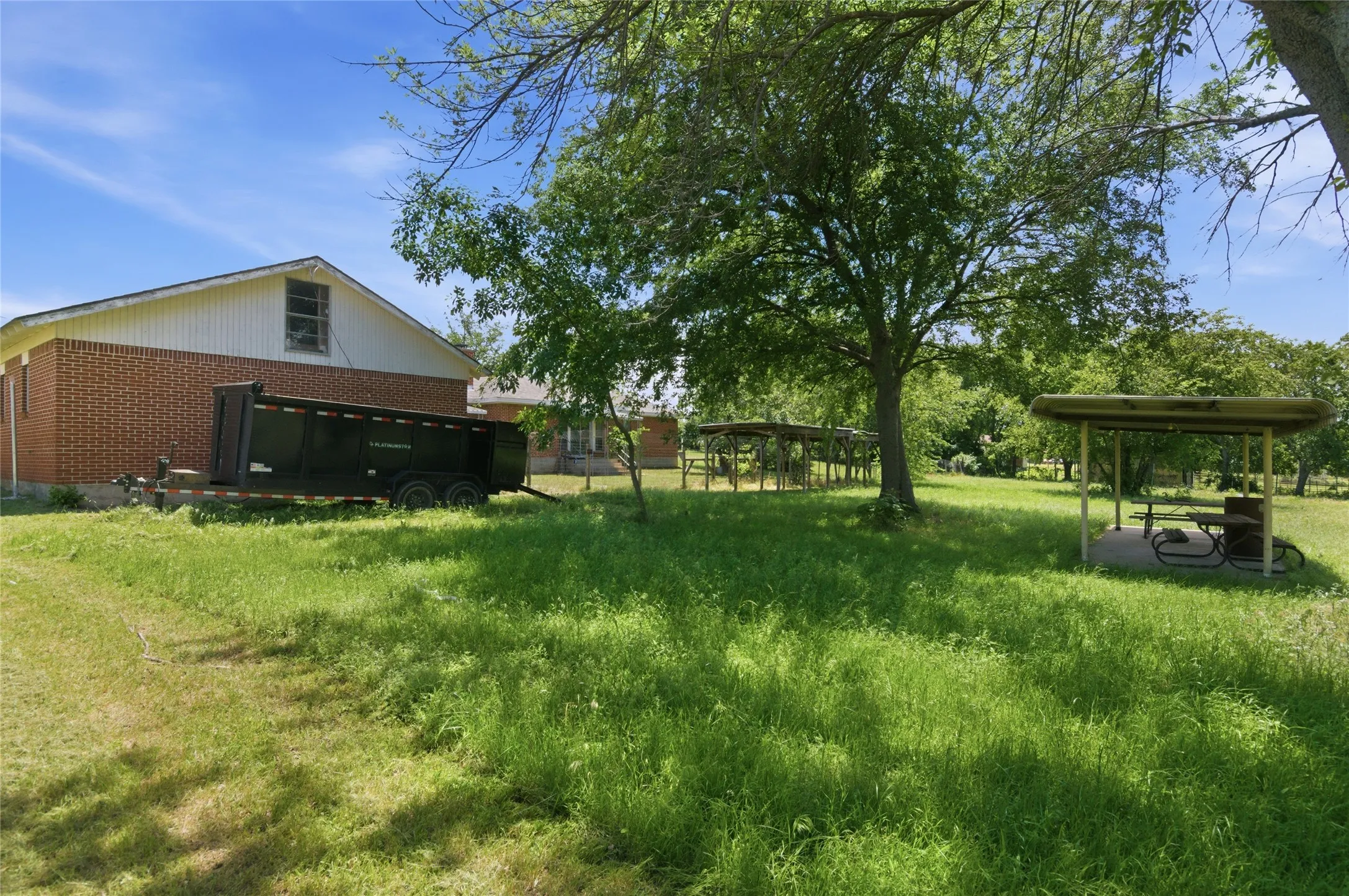 Single Family Residence For Sale in Tarrant County , 14375 Us-287, Fort Worth, Texas 76179, 3 Bedroom, 2 Bathroom, 6 Garage spaces, 1,562 Sqft, built in 1970, mls#21260837, Real Estate Agent in Fort Worth, Homes For Sale in Tarrant county, Homes For Sale in Fort Worth, Realtor in Fort Worth Texas, Real Estate Brokerage Independent Realty Texas, Luminita Cordes Realtor