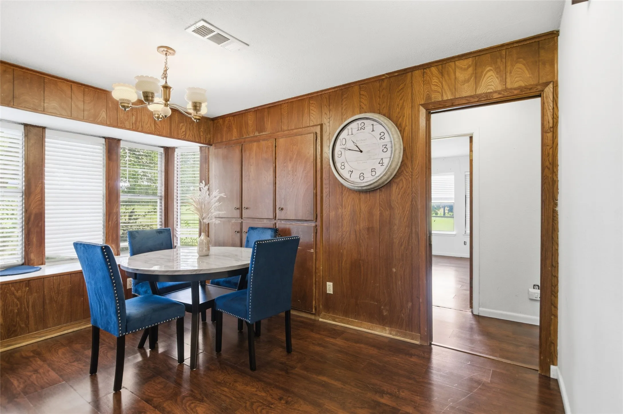 Single Family Residence For Sale in Tarrant County , 14375 Us-287, Fort Worth, Texas 76179, 3 Bedroom, 2 Bathroom, 6 Garage spaces, 1,562 Sqft, built in 1970, mls#21260837, Real Estate Agent in Fort Worth, Homes For Sale in Tarrant county, Homes For Sale in Fort Worth, Realtor in Fort Worth Texas, Real Estate Brokerage Independent Realty Texas, Luminita Cordes Realtor
