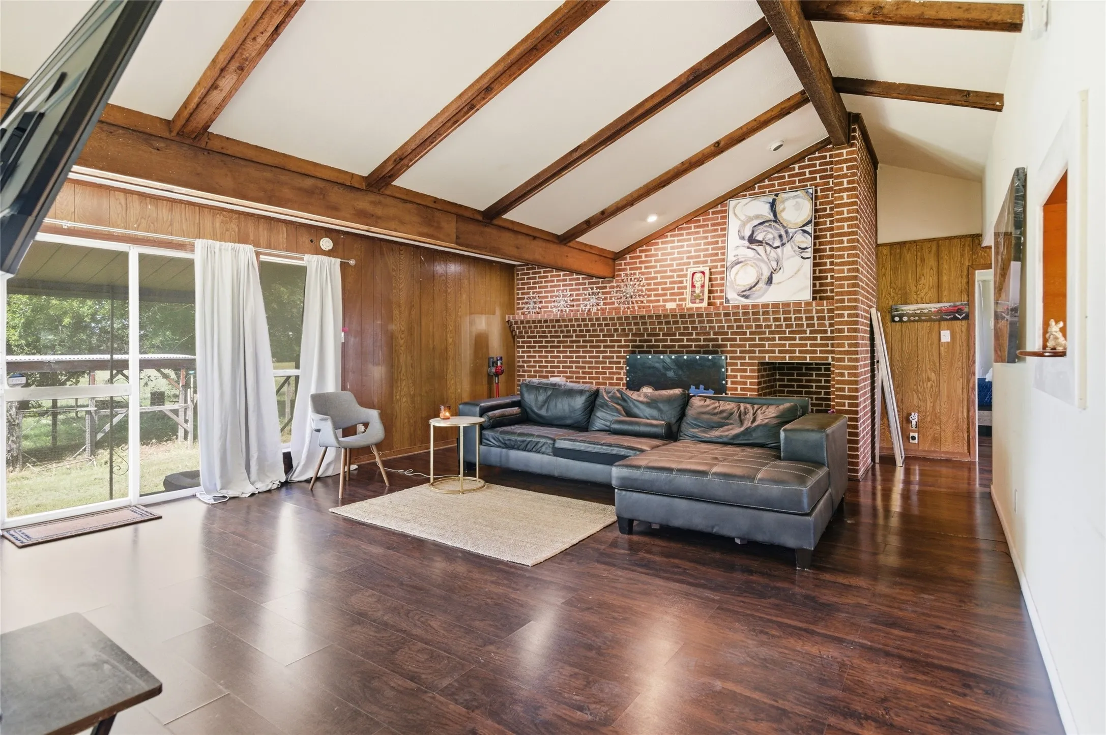 Single Family Residence For Sale in Tarrant County , 14375 Us-287, Fort Worth, Texas 76179, 3 Bedroom, 2 Bathroom, 6 Garage spaces, 1,562 Sqft, built in 1970, mls#21260837, Real Estate Agent in Fort Worth, Homes For Sale in Tarrant county, Homes For Sale in Fort Worth, Realtor in Fort Worth Texas, Real Estate Brokerage Independent Realty Texas, Luminita Cordes Realtor