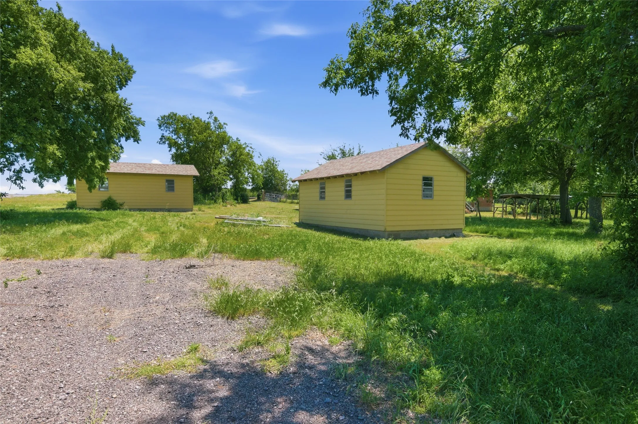 Single Family Residence For Sale in Tarrant County , 14375 Us-287, Fort Worth, Texas 76179, 3 Bedroom, 2 Bathroom, 6 Garage spaces, 1,562 Sqft, built in 1970, mls#21260837, Real Estate Agent in Fort Worth, Homes For Sale in Tarrant county, Homes For Sale in Fort Worth, Realtor in Fort Worth Texas, Real Estate Brokerage Independent Realty Texas, Luminita Cordes Realtor