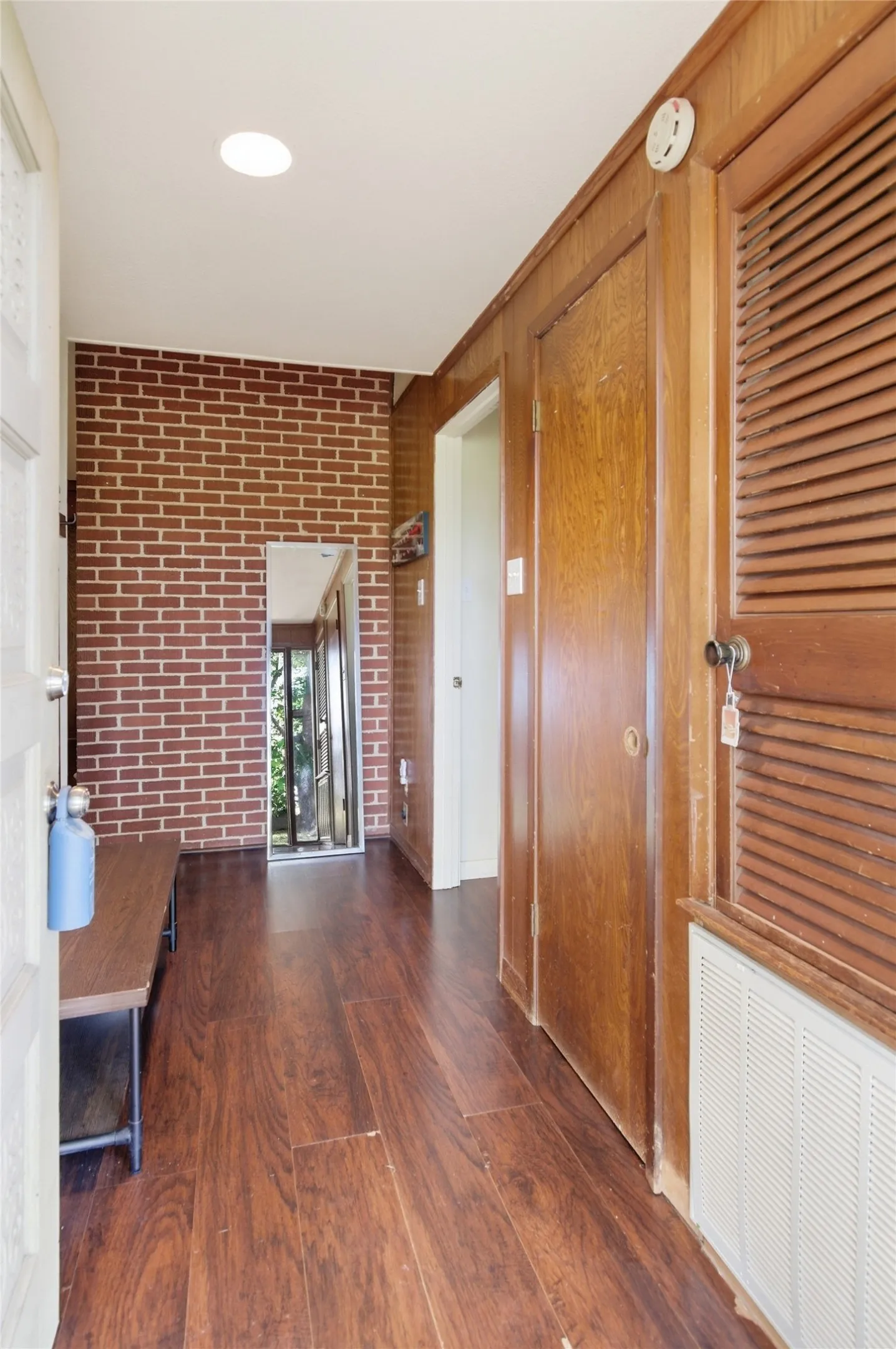 Single Family Residence For Sale in Tarrant County , 14375 Us-287, Fort Worth, Texas 76179, 3 Bedroom, 2 Bathroom, 6 Garage spaces, 1,562 Sqft, built in 1970, mls#21260837, Real Estate Agent in Fort Worth, Homes For Sale in Tarrant county, Homes For Sale in Fort Worth, Realtor in Fort Worth Texas, Real Estate Brokerage Independent Realty Texas, Luminita Cordes Realtor
