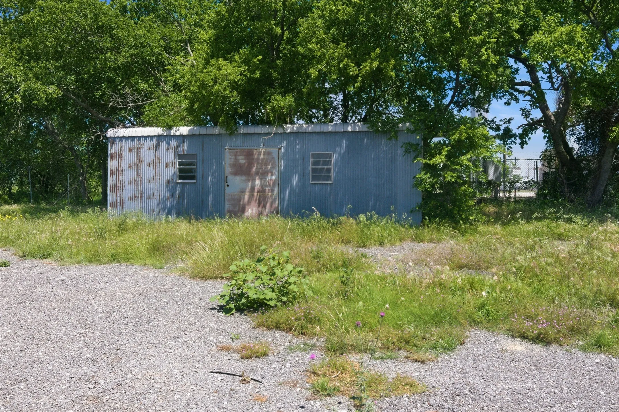 Single Family Residence For Sale in Tarrant County , 14375 Us-287, Fort Worth, Texas 76179, 3 Bedroom, 2 Bathroom, 6 Garage spaces, 1,562 Sqft, built in 1970, mls#21260837, Real Estate Agent in Fort Worth, Homes For Sale in Tarrant county, Homes For Sale in Fort Worth, Realtor in Fort Worth Texas, Real Estate Brokerage Independent Realty Texas, Luminita Cordes Realtor