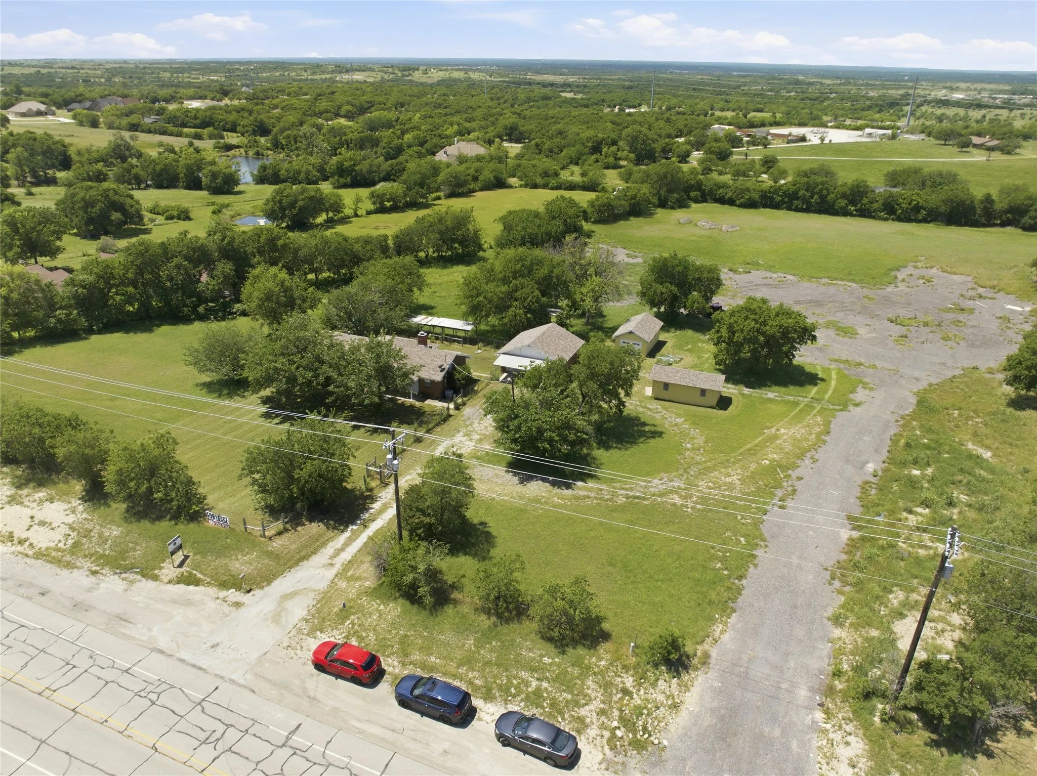 Single Family Residence For Sale in Tarrant County , 14375 Us-287, Fort Worth, Texas 76179, 3 Bedroom, 2 Bathroom, 6 Garage spaces, 1,562 Sqft, built in 1970, mls#21260837, Real Estate Agent in Fort Worth, Homes For Sale in Tarrant county, Homes For Sale in Fort Worth, Realtor in Fort Worth Texas, Real Estate Brokerage Independent Realty Texas, Luminita Cordes Realtor
