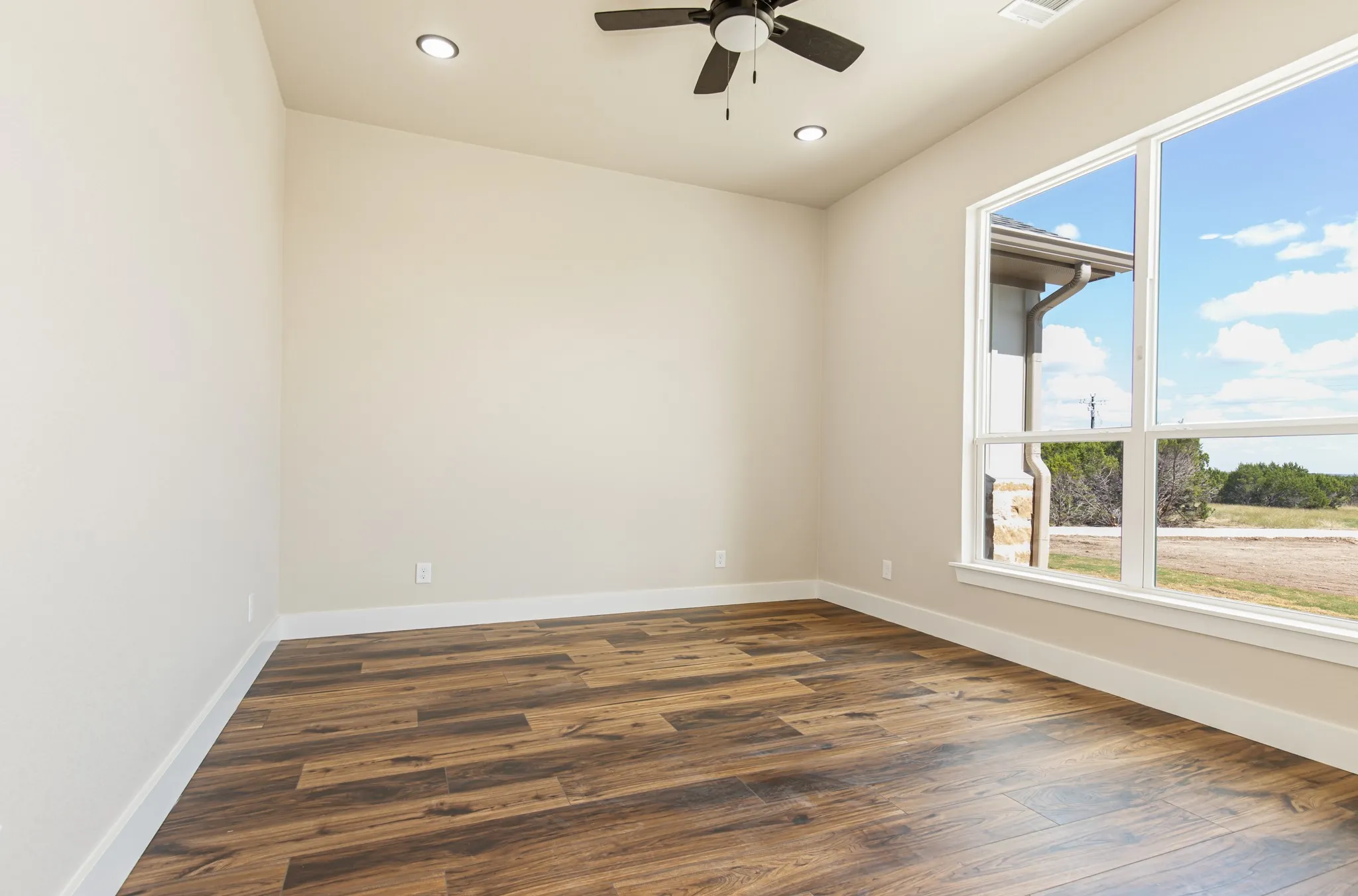 Single Family Residence For Sale in Coryell County , 117 Cedar Bluff Loop, Gatesville, Texas 76528, 3 Bedroom, 3 Bathroom, 2 Garage spaces, 2,266 Sqft, built in 2025, mls#21265800, Real Estate Agent in Gatesville, Homes For Sale in Coryell county, Homes For Sale in Gatesville, Realtor in Gatesville Texas, Real Estate Brokerage Independent Realty Texas, Luminita Cordes Realtor