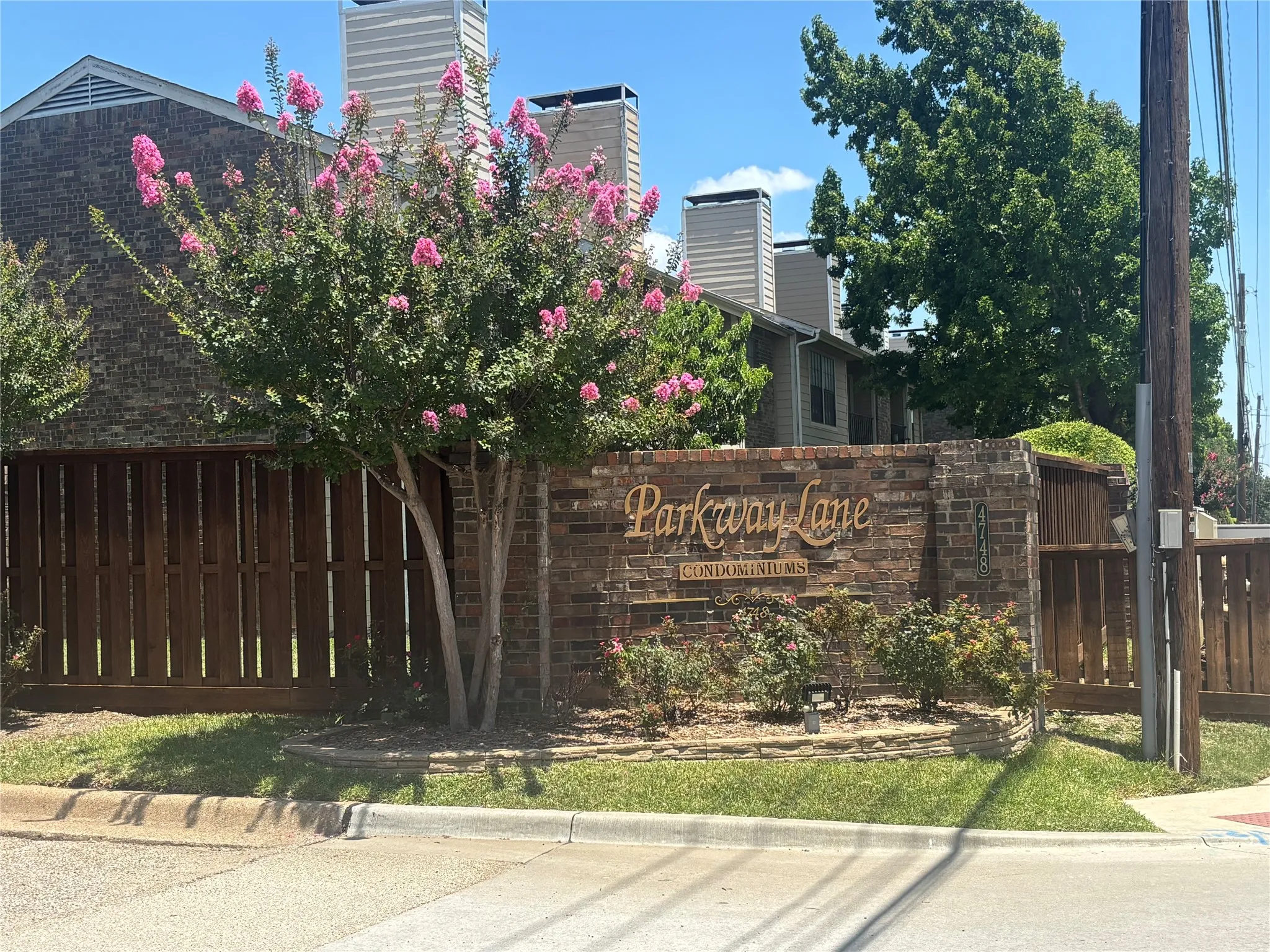 Condominium For Sale in Collin County , 4748 Old Bent Tree Lane 1707, Dallas, Texas 75287, 1 Bedroom, 1 Bathroom, Garage spaces, 651 Sqft, built in 1985, mls#21264393, Real Estate Agent in Dallas, Homes For Sale in Collin county, Homes For Sale in Dallas, Realtor in Dallas Texas, Real Estate Brokerage Independent Realty Texas, Luminita Cordes Realtor