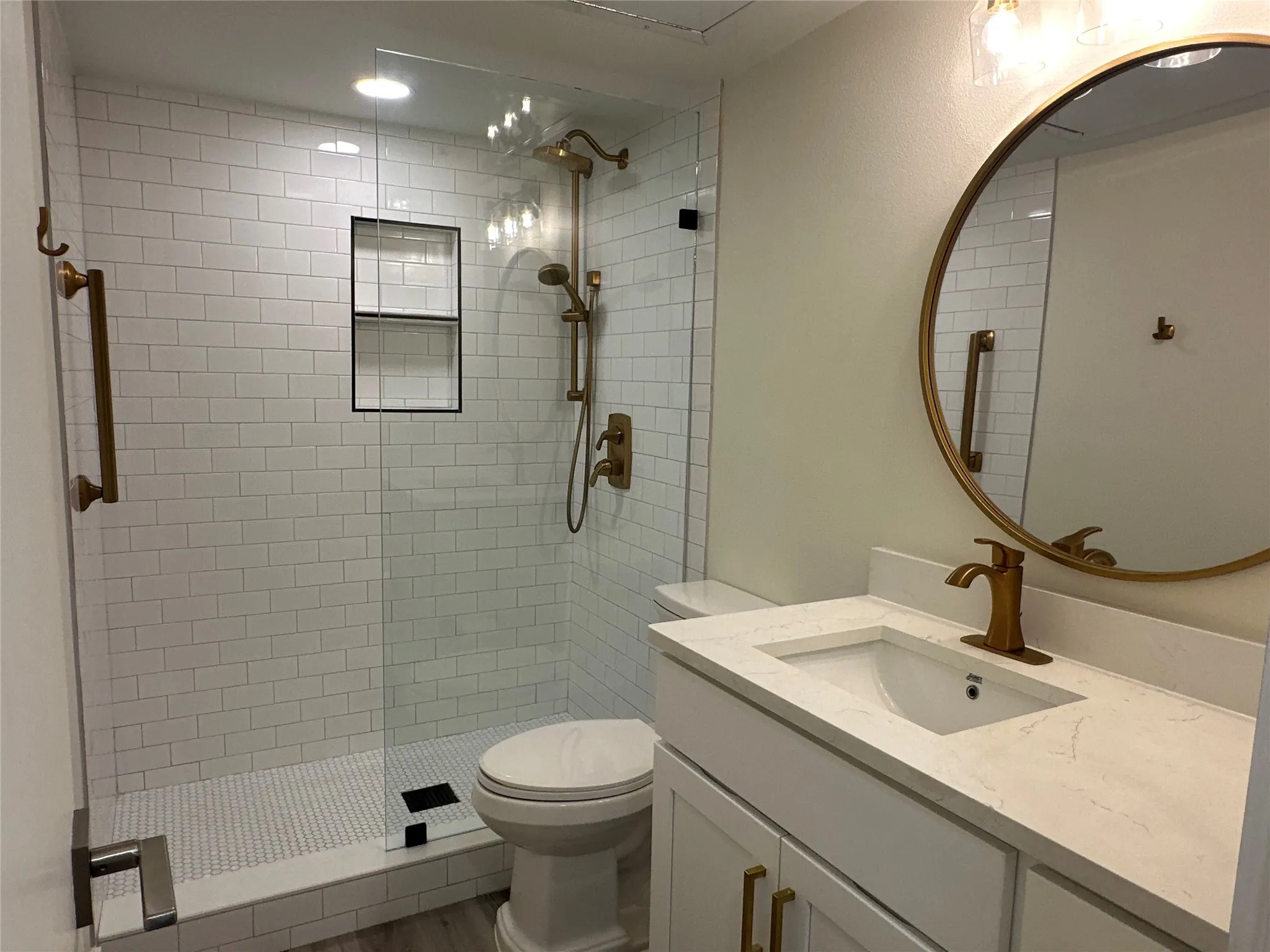 Condominium For Sale in Collin County , 4748 Old Bent Tree Lane 1707, Dallas, Texas 75287, 1 Bedroom, 1 Bathroom, Garage spaces, 651 Sqft, built in 1985, mls#21264393, Real Estate Agent in Dallas, Homes For Sale in Collin county, Homes For Sale in Dallas, Realtor in Dallas Texas, Real Estate Brokerage Independent Realty Texas, Luminita Cordes Realtor