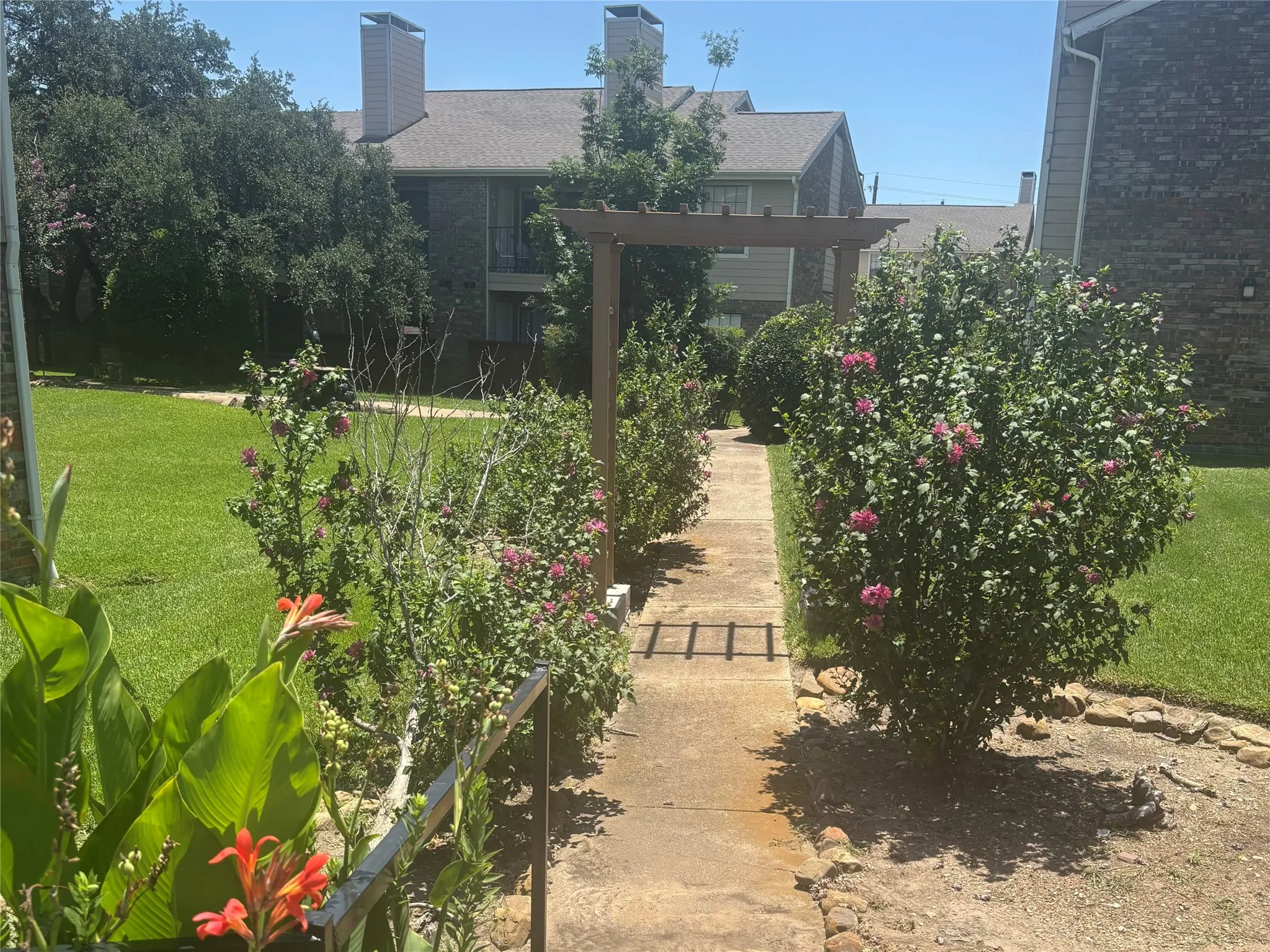 Condominium For Sale in Collin County , 4748 Old Bent Tree Lane 1707, Dallas, Texas 75287, 1 Bedroom, 1 Bathroom, Garage spaces, 651 Sqft, built in 1985, mls#21264393, Real Estate Agent in Dallas, Homes For Sale in Collin county, Homes For Sale in Dallas, Realtor in Dallas Texas, Real Estate Brokerage Independent Realty Texas, Luminita Cordes Realtor