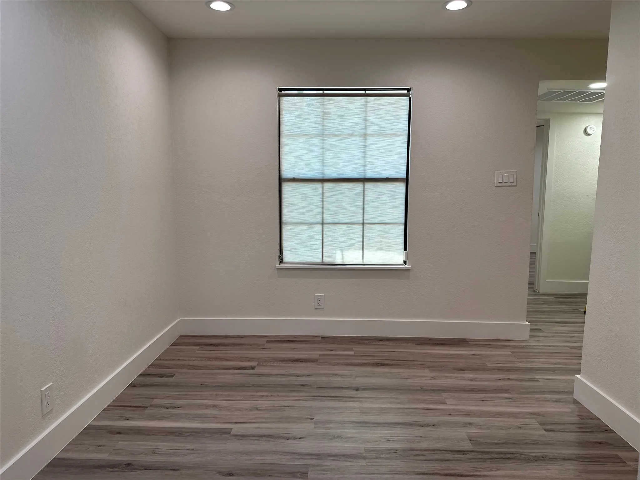 Condominium For Sale in Collin County , 4748 Old Bent Tree Lane 1707, Dallas, Texas 75287, 1 Bedroom, 1 Bathroom, Garage spaces, 651 Sqft, built in 1985, mls#21264393, Real Estate Agent in Dallas, Homes For Sale in Collin county, Homes For Sale in Dallas, Realtor in Dallas Texas, Real Estate Brokerage Independent Realty Texas, Luminita Cordes Realtor