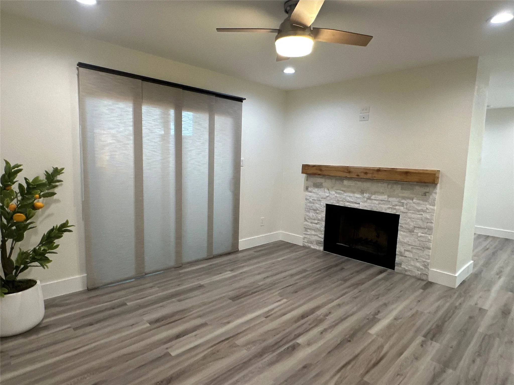 Condominium For Sale in Collin County , 4748 Old Bent Tree Lane 1707, Dallas, Texas 75287, 1 Bedroom, 1 Bathroom, Garage spaces, 651 Sqft, built in 1985, mls#21264393, Real Estate Agent in Dallas, Homes For Sale in Collin county, Homes For Sale in Dallas, Realtor in Dallas Texas, Real Estate Brokerage Independent Realty Texas, Luminita Cordes Realtor