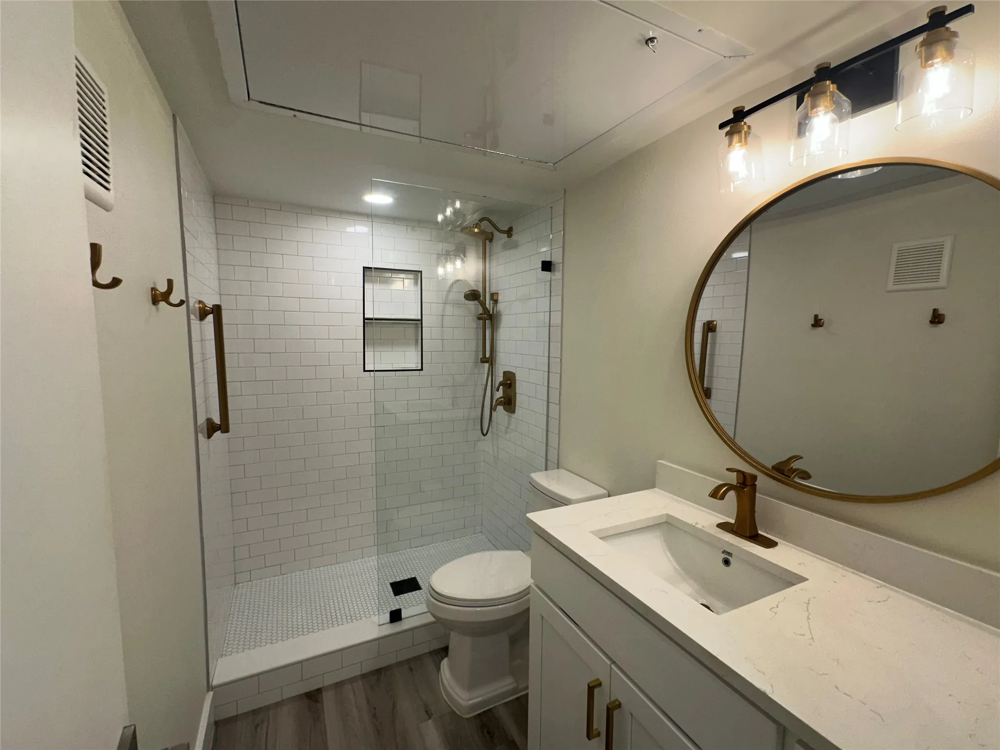 Condominium For Sale in Collin County , 4748 Old Bent Tree Lane 1707, Dallas, Texas 75287, 1 Bedroom, 1 Bathroom, Garage spaces, 651 Sqft, built in 1985, mls#21264393, Real Estate Agent in Dallas, Homes For Sale in Collin county, Homes For Sale in Dallas, Realtor in Dallas Texas, Real Estate Brokerage Independent Realty Texas, Luminita Cordes Realtor