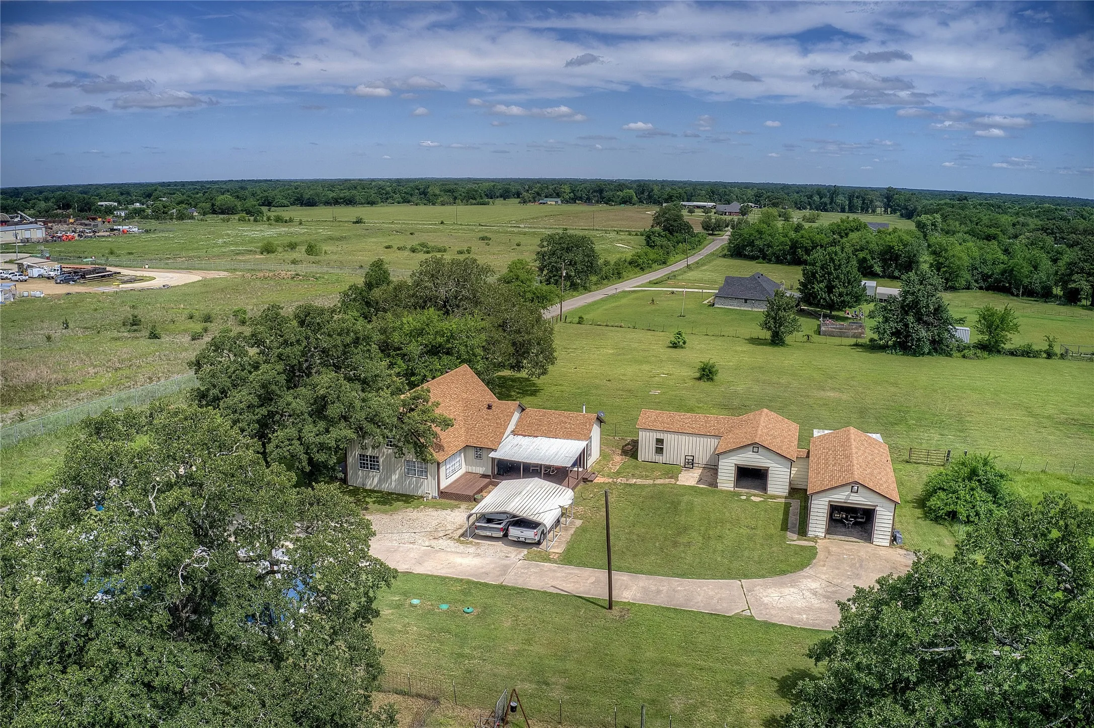 Single Family Residence For Sale in Hopkins County , 346 County Road 3501, Sulphur Springs, Texas 75482, 6 Bedrooms, 3 Bathrooms, Garage spaces, 2,340 Sqft, built in 1972, Price $550,000, mls#21265763, Real Estate Agent in Sulphur Springs, Homes For Sale in Hopkins county, Homes For Sale in Sulphur Springs, Realtor in Sulphur Springs Texas, Real Estate Brokerage Independent Realty Texas, Luminita Cordes Realtor
