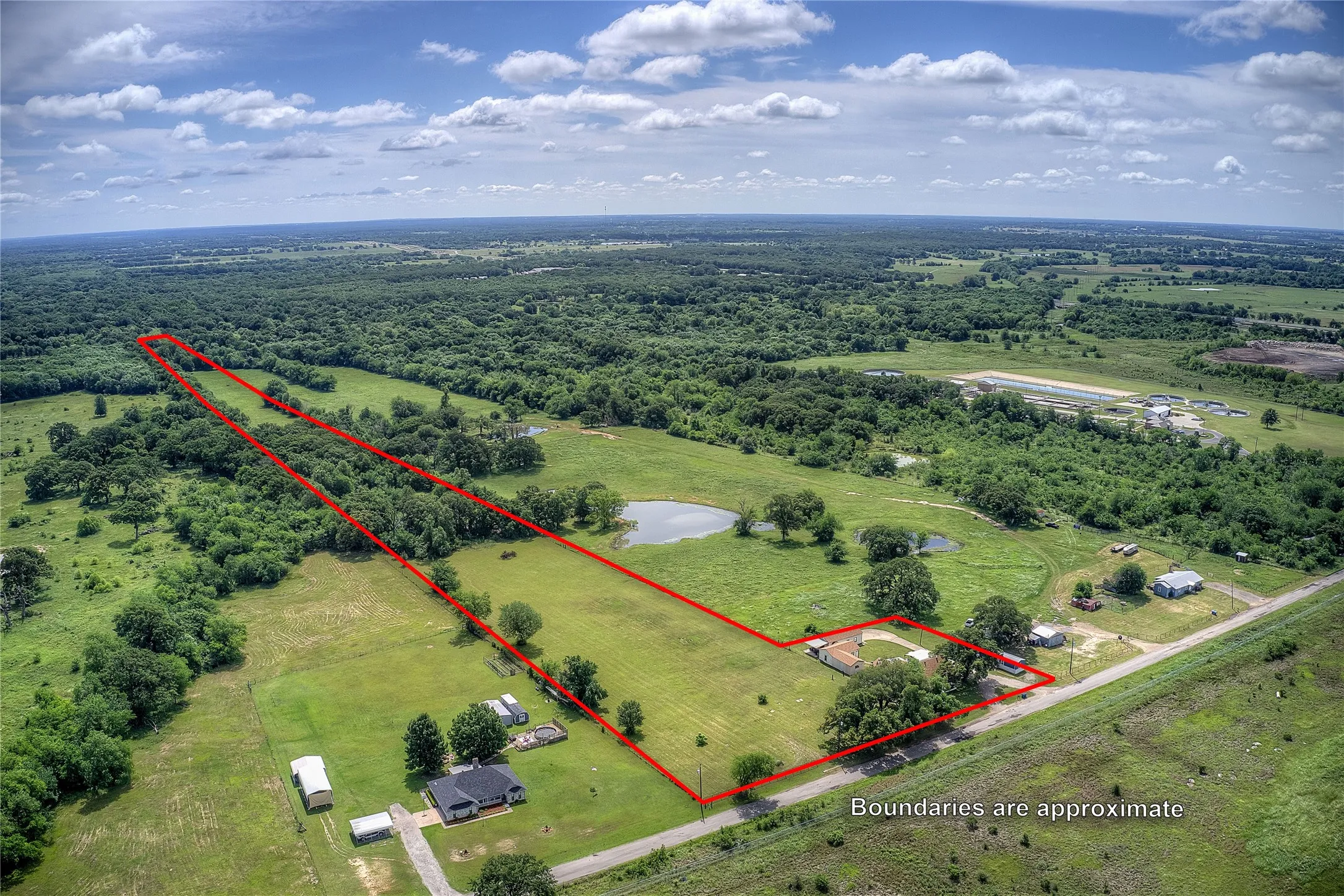 Single Family Residence For Sale in Hopkins County , 346 County Road 3501, Sulphur Springs, Texas 75482, 6 Bedrooms, 3 Bathrooms, Garage spaces, 2,340 Sqft, built in 1972, Price $550,000, mls#21265763, Real Estate Agent in Sulphur Springs, Homes For Sale in Hopkins county, Homes For Sale in Sulphur Springs, Realtor in Sulphur Springs Texas, Real Estate Brokerage Independent Realty Texas, Luminita Cordes Realtor