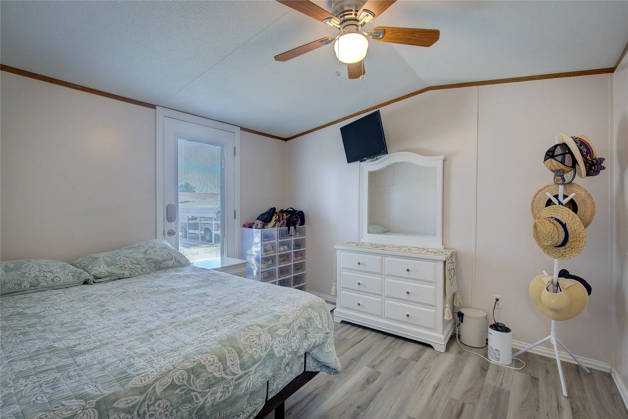 Single Family Residence For Sale in Hopkins County , 346 County Road 3501, Sulphur Springs, Texas 75482, 6 Bedrooms, 3 Bathrooms, Garage spaces, 2,340 Sqft, built in 1972, Price $550,000, mls#21265763, Real Estate Agent in Sulphur Springs, Homes For Sale in Hopkins county, Homes For Sale in Sulphur Springs, Realtor in Sulphur Springs Texas, Real Estate Brokerage Independent Realty Texas, Luminita Cordes Realtor