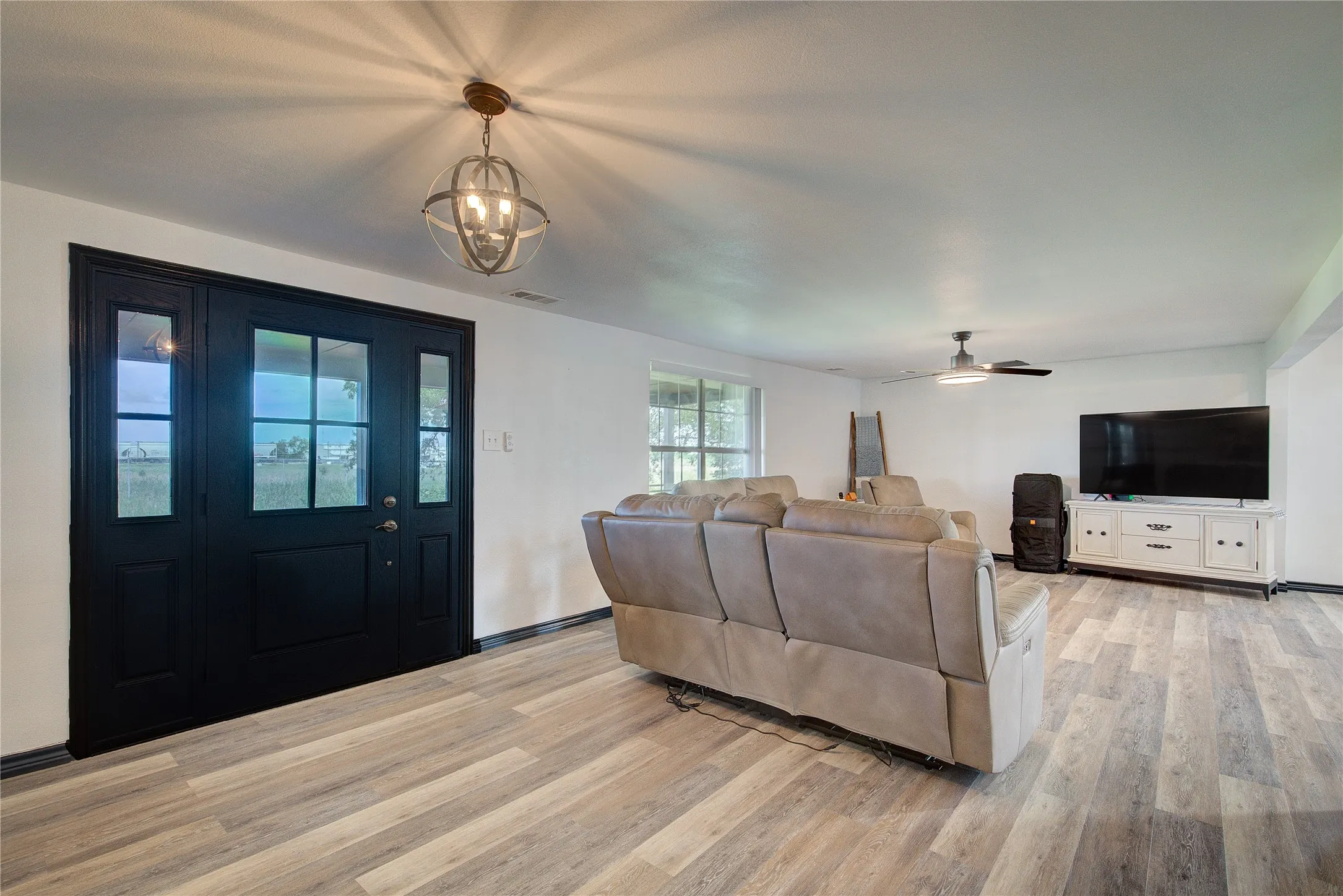 Single Family Residence For Sale in Hopkins County , 346 County Road 3501, Sulphur Springs, Texas 75482, 6 Bedrooms, 3 Bathrooms, Garage spaces, 2,340 Sqft, built in 1972, Price $550,000, mls#21265763, Real Estate Agent in Sulphur Springs, Homes For Sale in Hopkins county, Homes For Sale in Sulphur Springs, Realtor in Sulphur Springs Texas, Real Estate Brokerage Independent Realty Texas, Luminita Cordes Realtor
