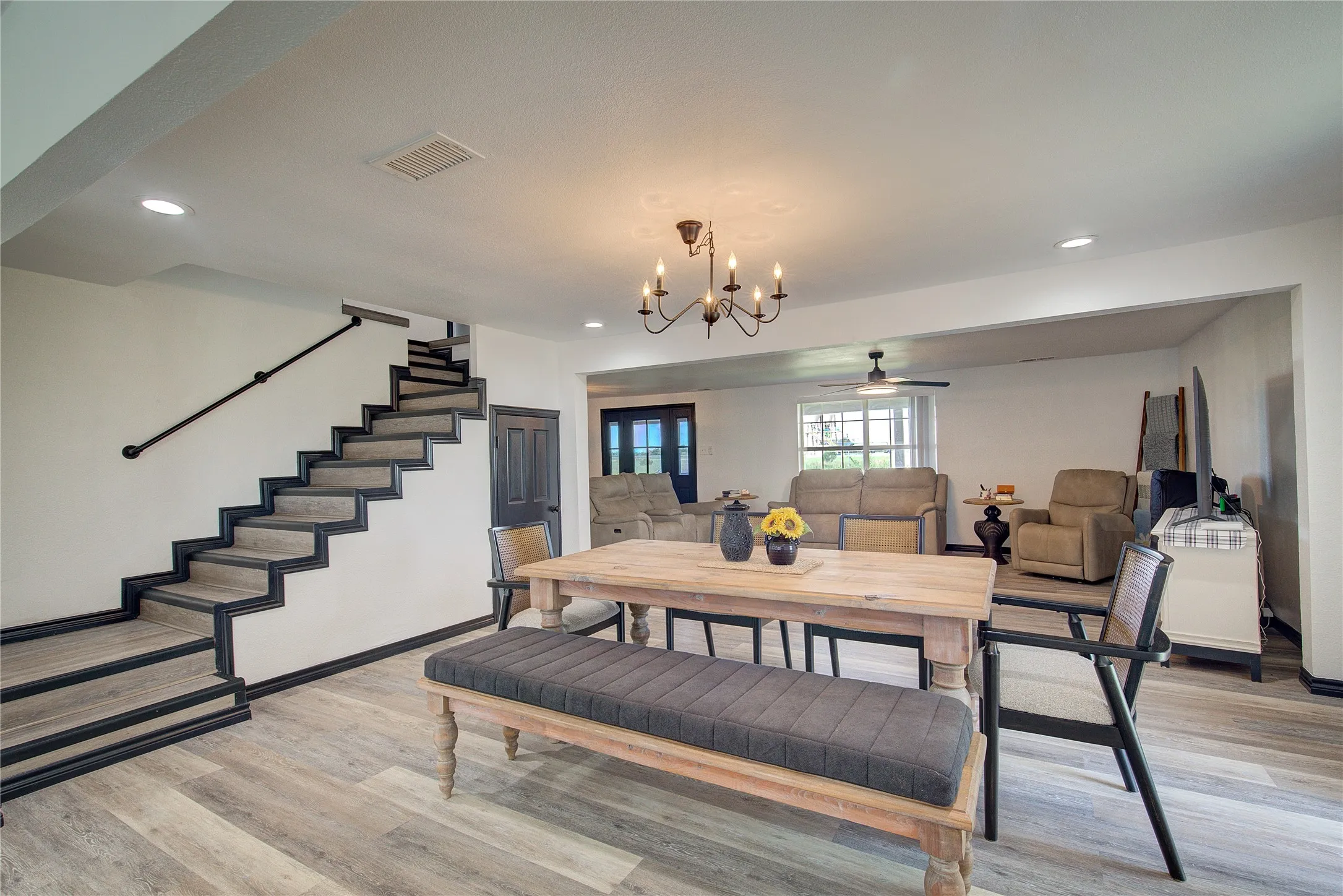 Single Family Residence For Sale in Hopkins County , 346 County Road 3501, Sulphur Springs, Texas 75482, 6 Bedrooms, 3 Bathrooms, Garage spaces, 2,340 Sqft, built in 1972, Price $550,000, mls#21265763, Real Estate Agent in Sulphur Springs, Homes For Sale in Hopkins county, Homes For Sale in Sulphur Springs, Realtor in Sulphur Springs Texas, Real Estate Brokerage Independent Realty Texas, Luminita Cordes Realtor