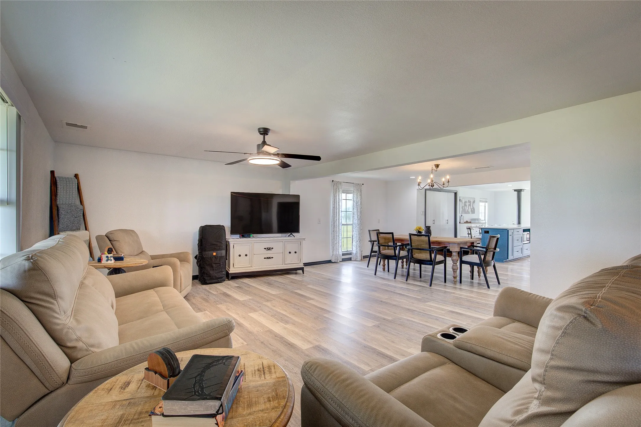 Single Family Residence For Sale in Hopkins County , 346 County Road 3501, Sulphur Springs, Texas 75482, 6 Bedrooms, 3 Bathrooms, Garage spaces, 2,340 Sqft, built in 1972, Price $550,000, mls#21265763, Real Estate Agent in Sulphur Springs, Homes For Sale in Hopkins county, Homes For Sale in Sulphur Springs, Realtor in Sulphur Springs Texas, Real Estate Brokerage Independent Realty Texas, Luminita Cordes Realtor