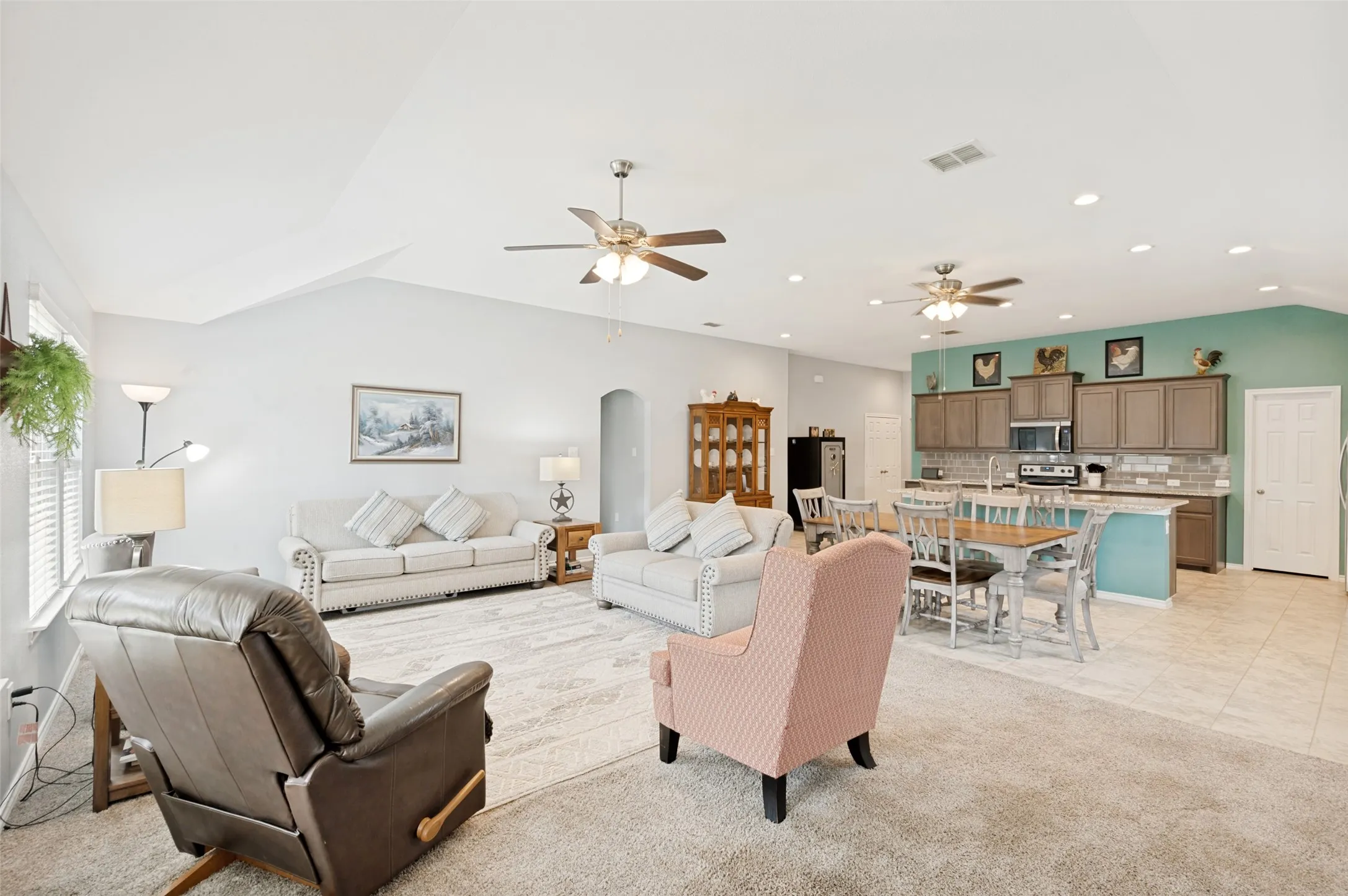 Single Family Residence For Sale in Denton County , 3905 Bridle Path Lane, Sanger, Texas 76266, 3 Bedroom, 2 Bathroom, 2 Garage spaces, 1,892 Sqft, built in 2017, mls#21265825, Real Estate Agent in Sanger, Homes For Sale in Denton county, Homes For Sale in Sanger, Realtor in Sanger Texas, Real Estate Brokerage Independent Realty Texas, Luminita Cordes Realtor