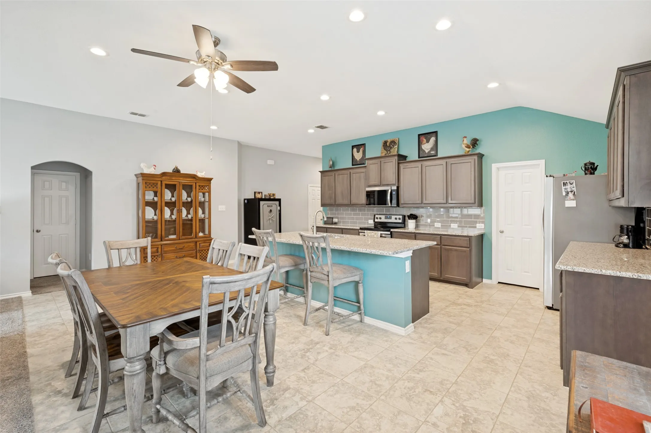 Single Family Residence For Sale in Denton County , 3905 Bridle Path Lane, Sanger, Texas 76266, 3 Bedroom, 2 Bathroom, 2 Garage spaces, 1,892 Sqft, built in 2017, mls#21265825, Real Estate Agent in Sanger, Homes For Sale in Denton county, Homes For Sale in Sanger, Realtor in Sanger Texas, Real Estate Brokerage Independent Realty Texas, Luminita Cordes Realtor