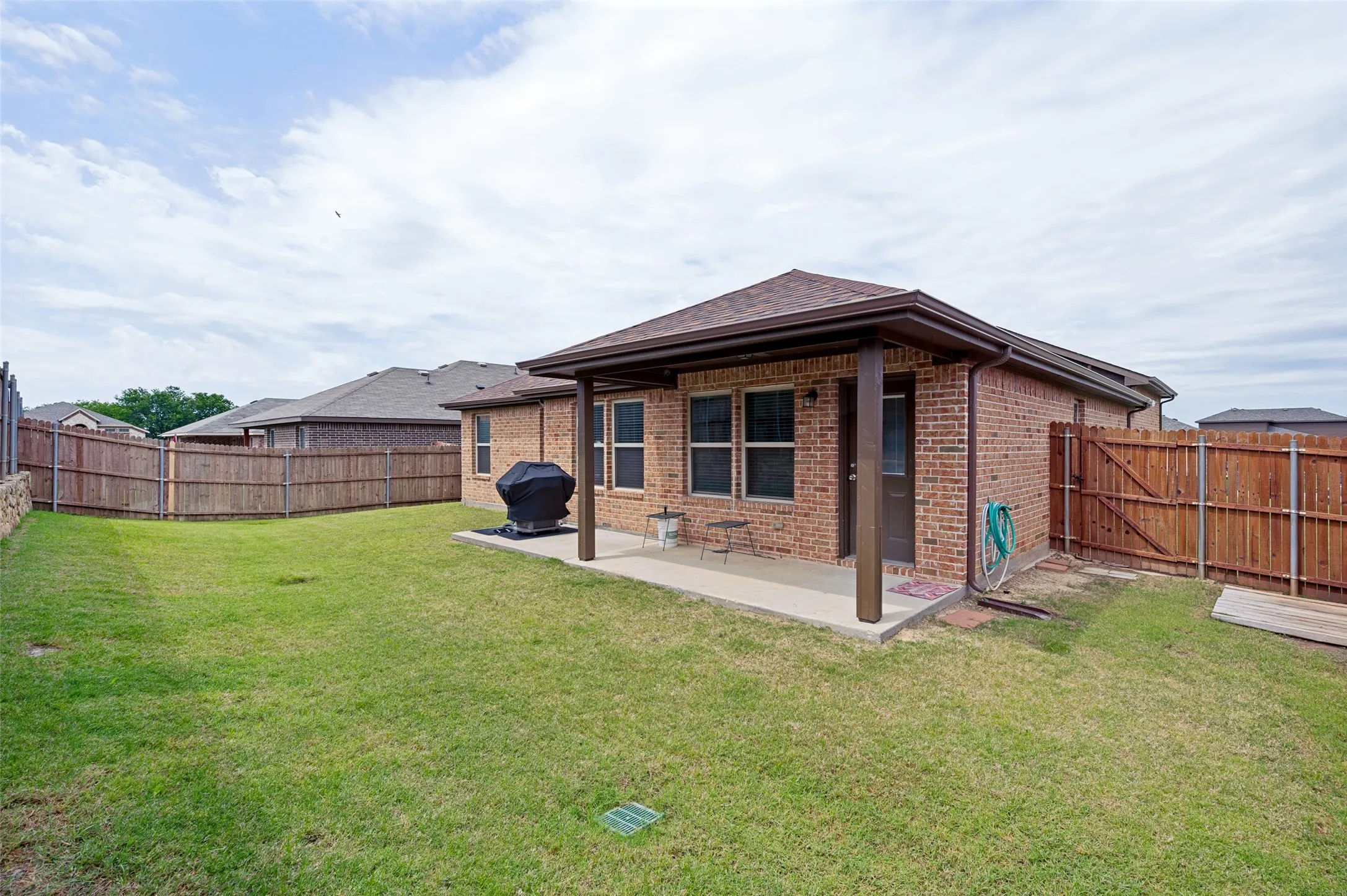 Single Family Residence For Sale in Denton County , 3905 Bridle Path Lane, Sanger, Texas 76266, 3 Bedroom, 2 Bathroom, 2 Garage spaces, 1,892 Sqft, built in 2017, mls#21265825, Real Estate Agent in Sanger, Homes For Sale in Denton county, Homes For Sale in Sanger, Realtor in Sanger Texas, Real Estate Brokerage Independent Realty Texas, Luminita Cordes Realtor
