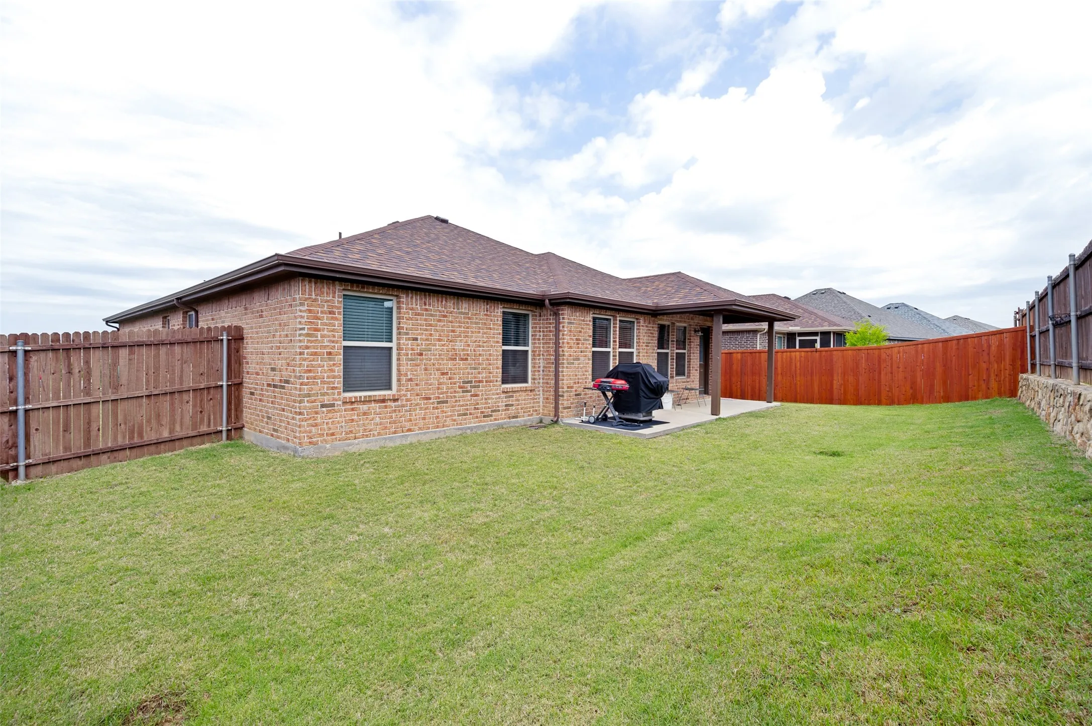 Single Family Residence For Sale in Denton County , 3905 Bridle Path Lane, Sanger, Texas 76266, 3 Bedroom, 2 Bathroom, 2 Garage spaces, 1,892 Sqft, built in 2017, mls#21265825, Real Estate Agent in Sanger, Homes For Sale in Denton county, Homes For Sale in Sanger, Realtor in Sanger Texas, Real Estate Brokerage Independent Realty Texas, Luminita Cordes Realtor
