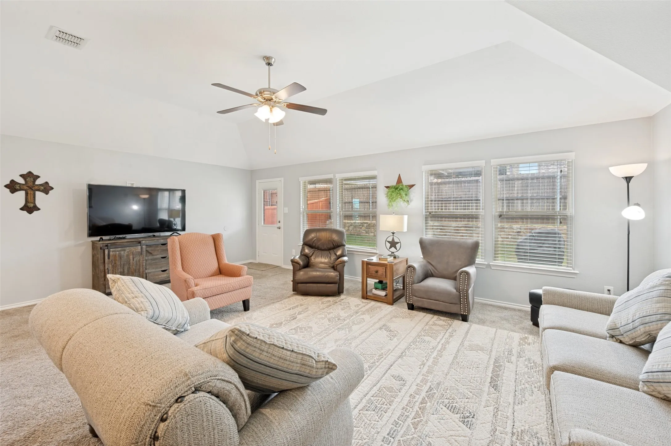 Single Family Residence For Sale in Denton County , 3905 Bridle Path Lane, Sanger, Texas 76266, 3 Bedroom, 2 Bathroom, 2 Garage spaces, 1,892 Sqft, built in 2017, mls#21265825, Real Estate Agent in Sanger, Homes For Sale in Denton county, Homes For Sale in Sanger, Realtor in Sanger Texas, Real Estate Brokerage Independent Realty Texas, Luminita Cordes Realtor