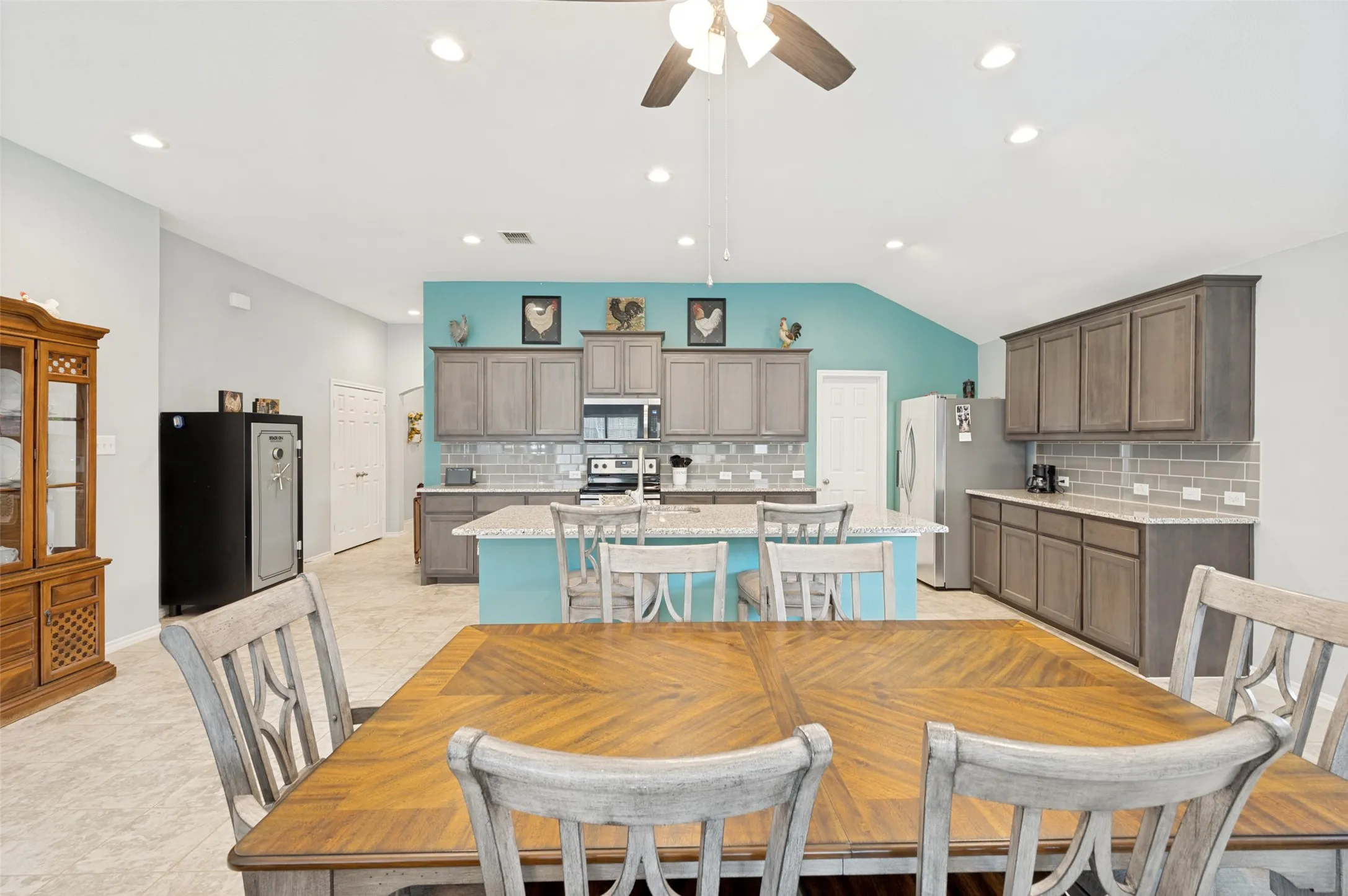 Single Family Residence For Sale in Denton County , 3905 Bridle Path Lane, Sanger, Texas 76266, 3 Bedroom, 2 Bathroom, 2 Garage spaces, 1,892 Sqft, built in 2017, mls#21265825, Real Estate Agent in Sanger, Homes For Sale in Denton county, Homes For Sale in Sanger, Realtor in Sanger Texas, Real Estate Brokerage Independent Realty Texas, Luminita Cordes Realtor