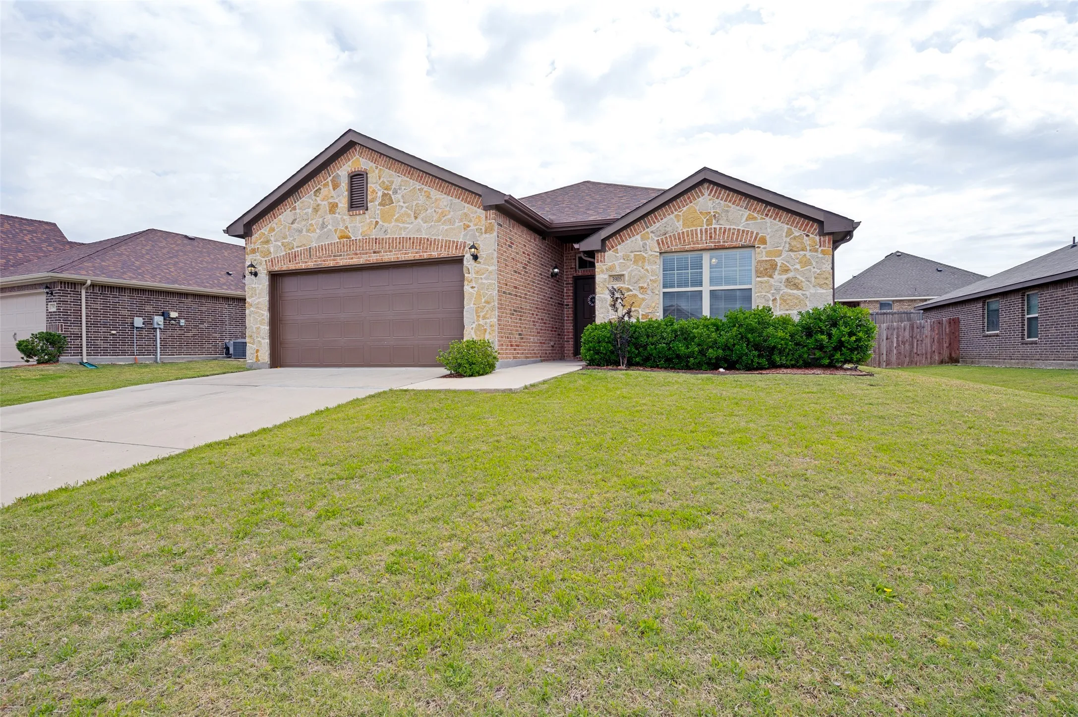 Single Family Residence For Sale in Denton County , 3905 Bridle Path Lane, Sanger, Texas 76266, 3 Bedroom, 2 Bathroom, 2 Garage spaces, 1,892 Sqft, built in 2017, mls#21265825, Real Estate Agent in Sanger, Homes For Sale in Denton county, Homes For Sale in Sanger, Realtor in Sanger Texas, Real Estate Brokerage Independent Realty Texas, Luminita Cordes Realtor