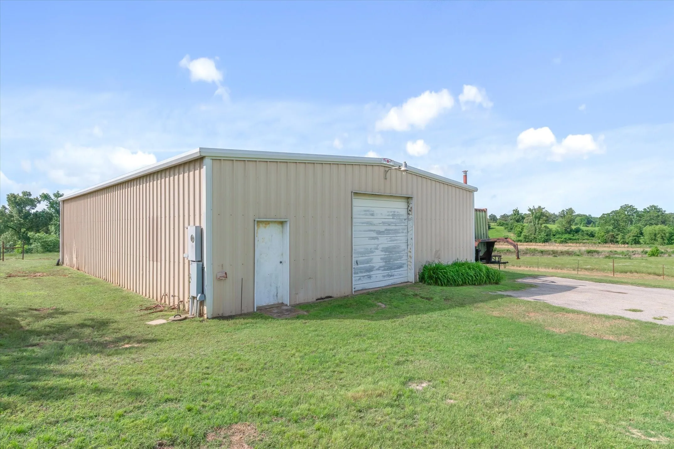 Single Family Residence For Sale in Van Zandt County , 1216 Vz County Road 1211, Canton, Texas 75103, 3 Bedroom, 2 Bathroom, 9 Garage spaces, 2,285 Sqft, built in 1965, mls#21252546, Real Estate Agent in Canton, Homes For Sale in Van Zandt county, Homes For Sale in Canton, Realtor in Canton Texas, Real Estate Brokerage Independent Realty Texas, Luminita Cordes Realtor