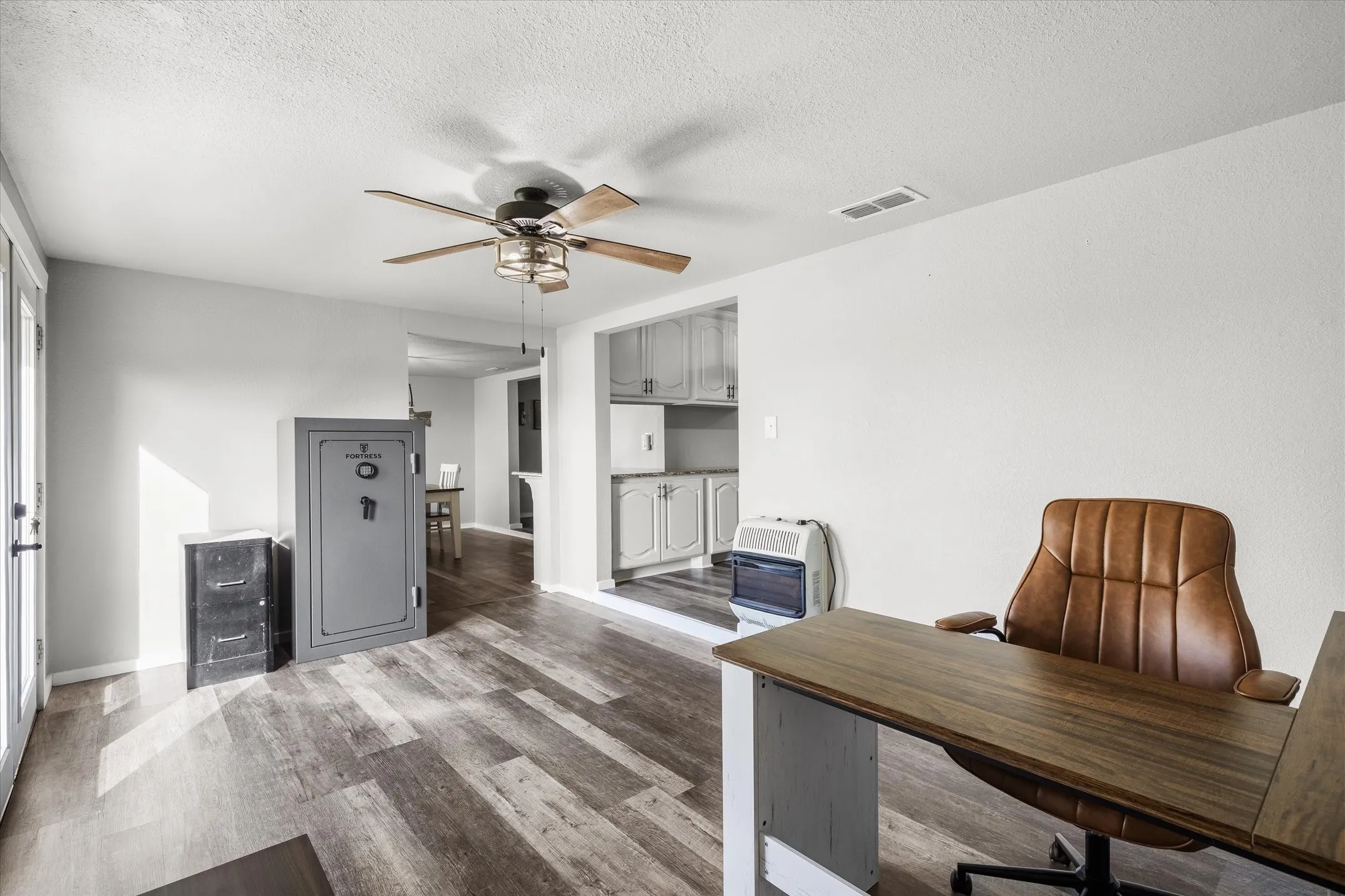 Single Family Residence For Sale in Van Zandt County , 1216 Vz County Road 1211, Canton, Texas 75103, 3 Bedroom, 2 Bathroom, 9 Garage spaces, 2,285 Sqft, built in 1965, mls#21252546, Real Estate Agent in Canton, Homes For Sale in Van Zandt county, Homes For Sale in Canton, Realtor in Canton Texas, Real Estate Brokerage Independent Realty Texas, Luminita Cordes Realtor
