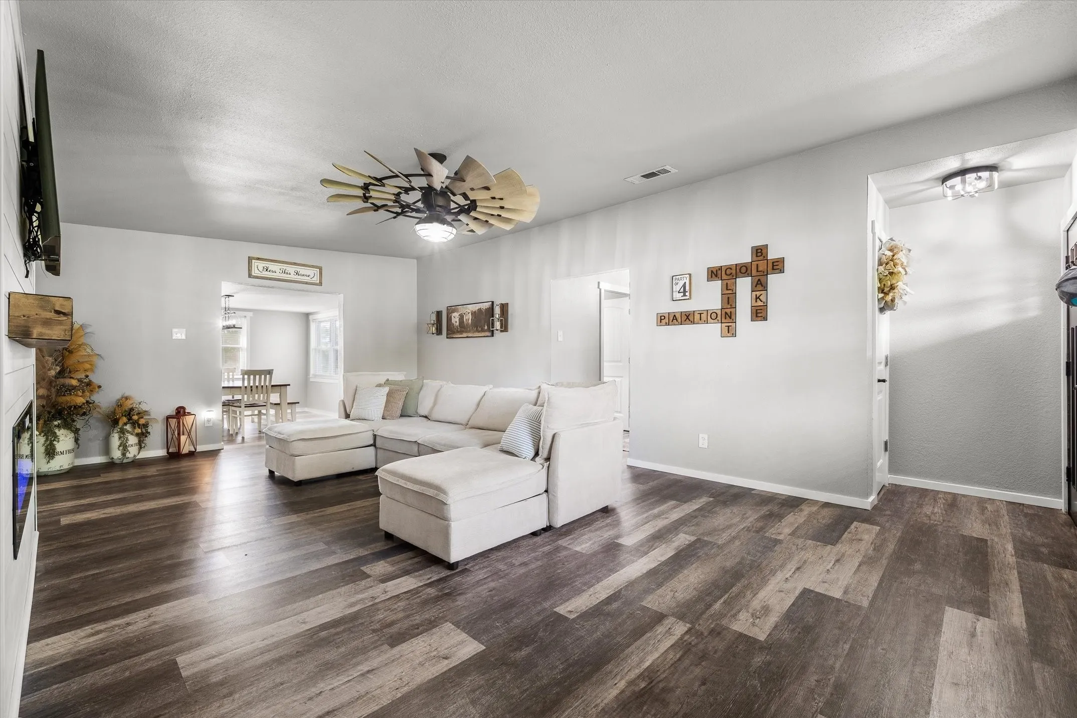 Single Family Residence For Sale in Van Zandt County , 1216 Vz County Road 1211, Canton, Texas 75103, 3 Bedroom, 2 Bathroom, 9 Garage spaces, 2,285 Sqft, built in 1965, mls#21252546, Real Estate Agent in Canton, Homes For Sale in Van Zandt county, Homes For Sale in Canton, Realtor in Canton Texas, Real Estate Brokerage Independent Realty Texas, Luminita Cordes Realtor