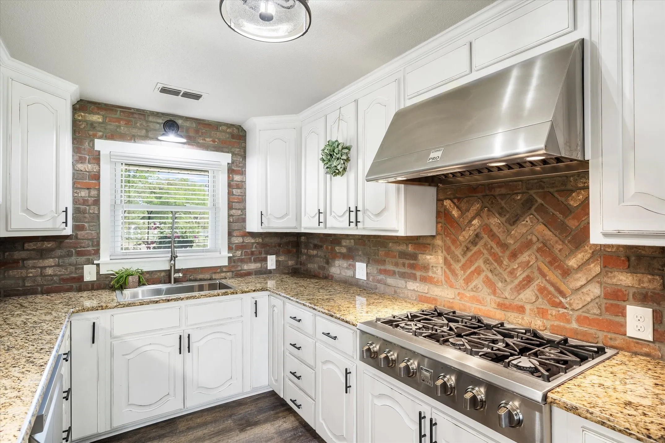 Single Family Residence For Sale in Van Zandt County , 1216 Vz County Road 1211, Canton, Texas 75103, 3 Bedroom, 2 Bathroom, 9 Garage spaces, 2,285 Sqft, built in 1965, mls#21252546, Real Estate Agent in Canton, Homes For Sale in Van Zandt county, Homes For Sale in Canton, Realtor in Canton Texas, Real Estate Brokerage Independent Realty Texas, Luminita Cordes Realtor