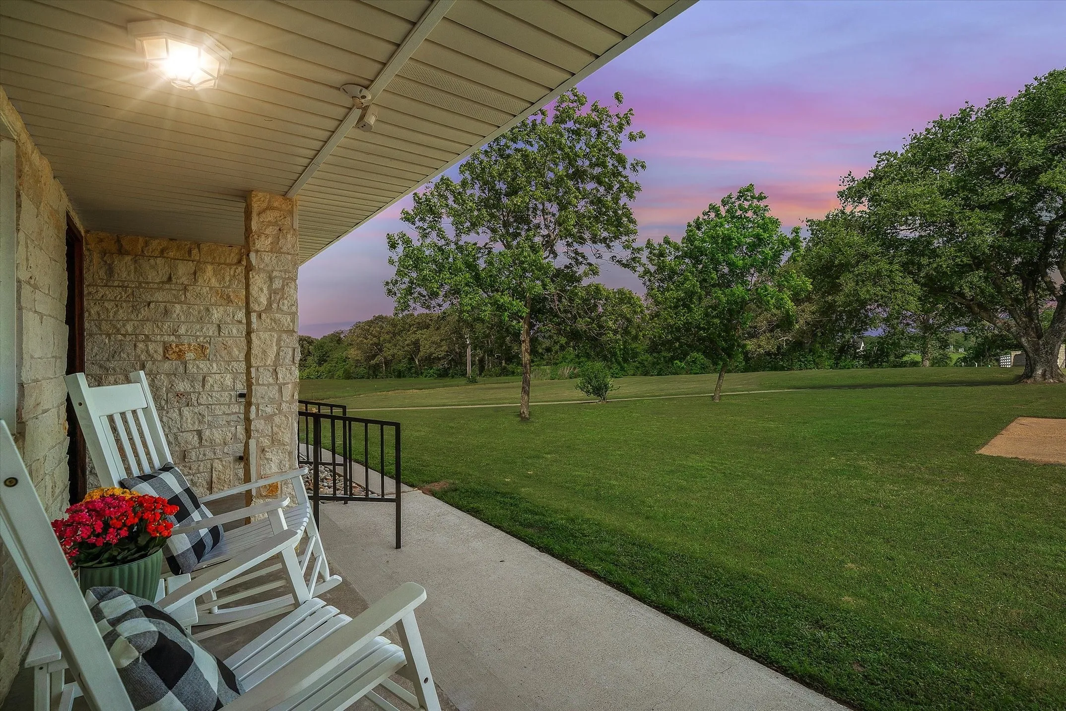 Single Family Residence For Sale in Van Zandt County , 1216 Vz County Road 1211, Canton, Texas 75103, 3 Bedroom, 2 Bathroom, 9 Garage spaces, 2,285 Sqft, built in 1965, mls#21252546, Real Estate Agent in Canton, Homes For Sale in Van Zandt county, Homes For Sale in Canton, Realtor in Canton Texas, Real Estate Brokerage Independent Realty Texas, Luminita Cordes Realtor