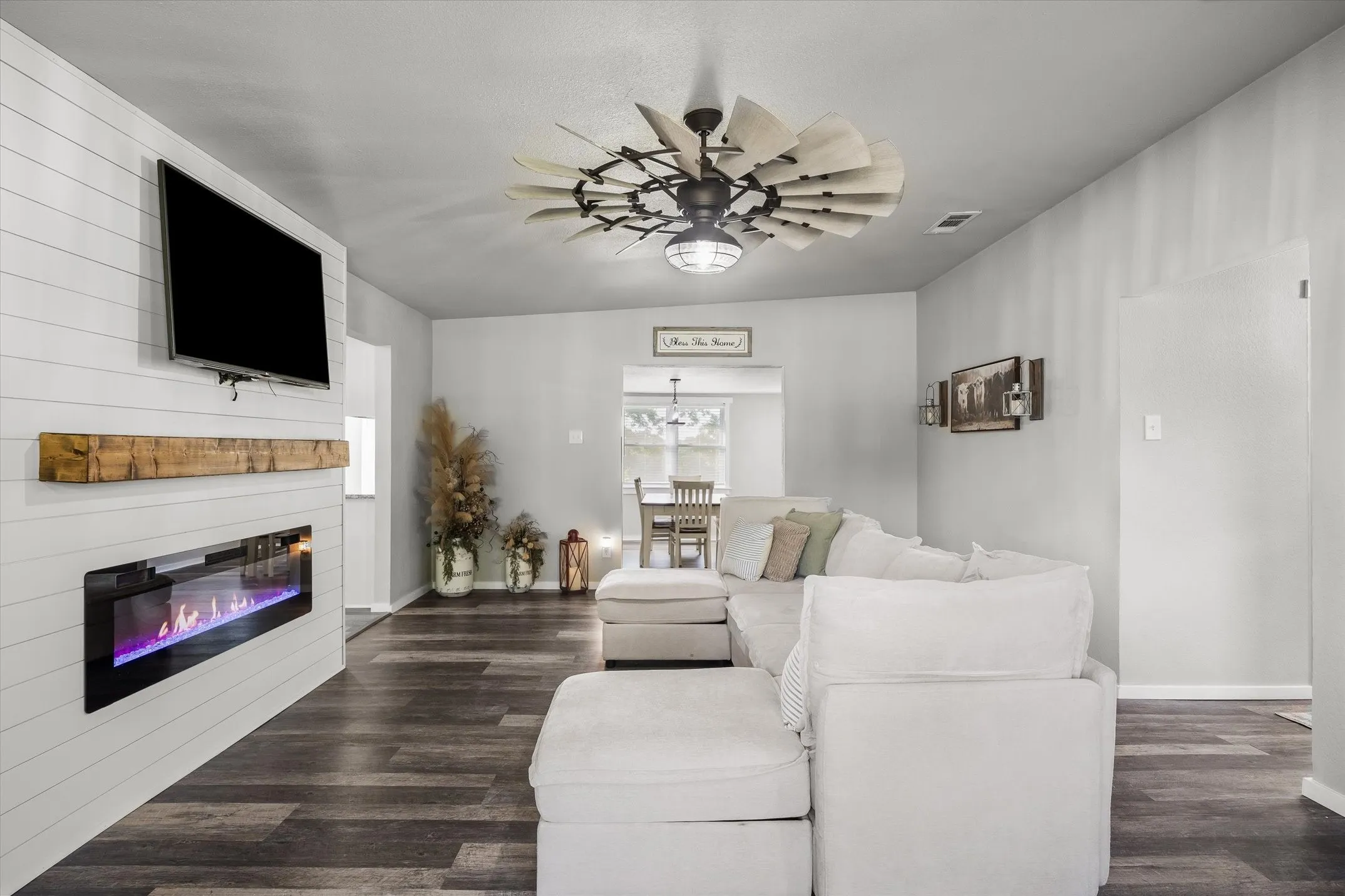 Single Family Residence For Sale in Van Zandt County , 1216 Vz County Road 1211, Canton, Texas 75103, 3 Bedroom, 2 Bathroom, 9 Garage spaces, 2,285 Sqft, built in 1965, mls#21252546, Real Estate Agent in Canton, Homes For Sale in Van Zandt county, Homes For Sale in Canton, Realtor in Canton Texas, Real Estate Brokerage Independent Realty Texas, Luminita Cordes Realtor