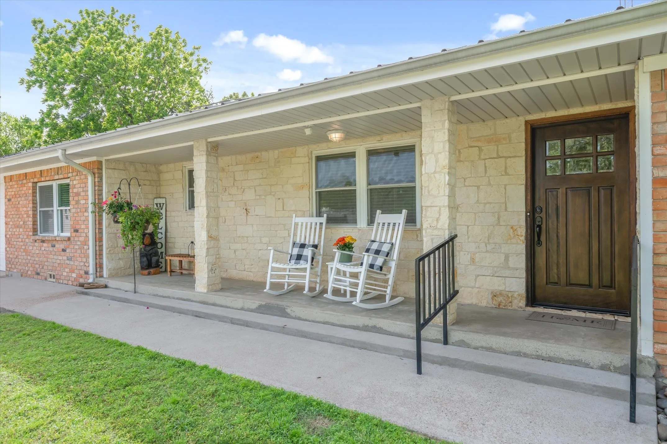Single Family Residence For Sale in Van Zandt County , 1216 Vz County Road 1211, Canton, Texas 75103, 3 Bedroom, 2 Bathroom, 9 Garage spaces, 2,285 Sqft, built in 1965, mls#21252546, Real Estate Agent in Canton, Homes For Sale in Van Zandt county, Homes For Sale in Canton, Realtor in Canton Texas, Real Estate Brokerage Independent Realty Texas, Luminita Cordes Realtor