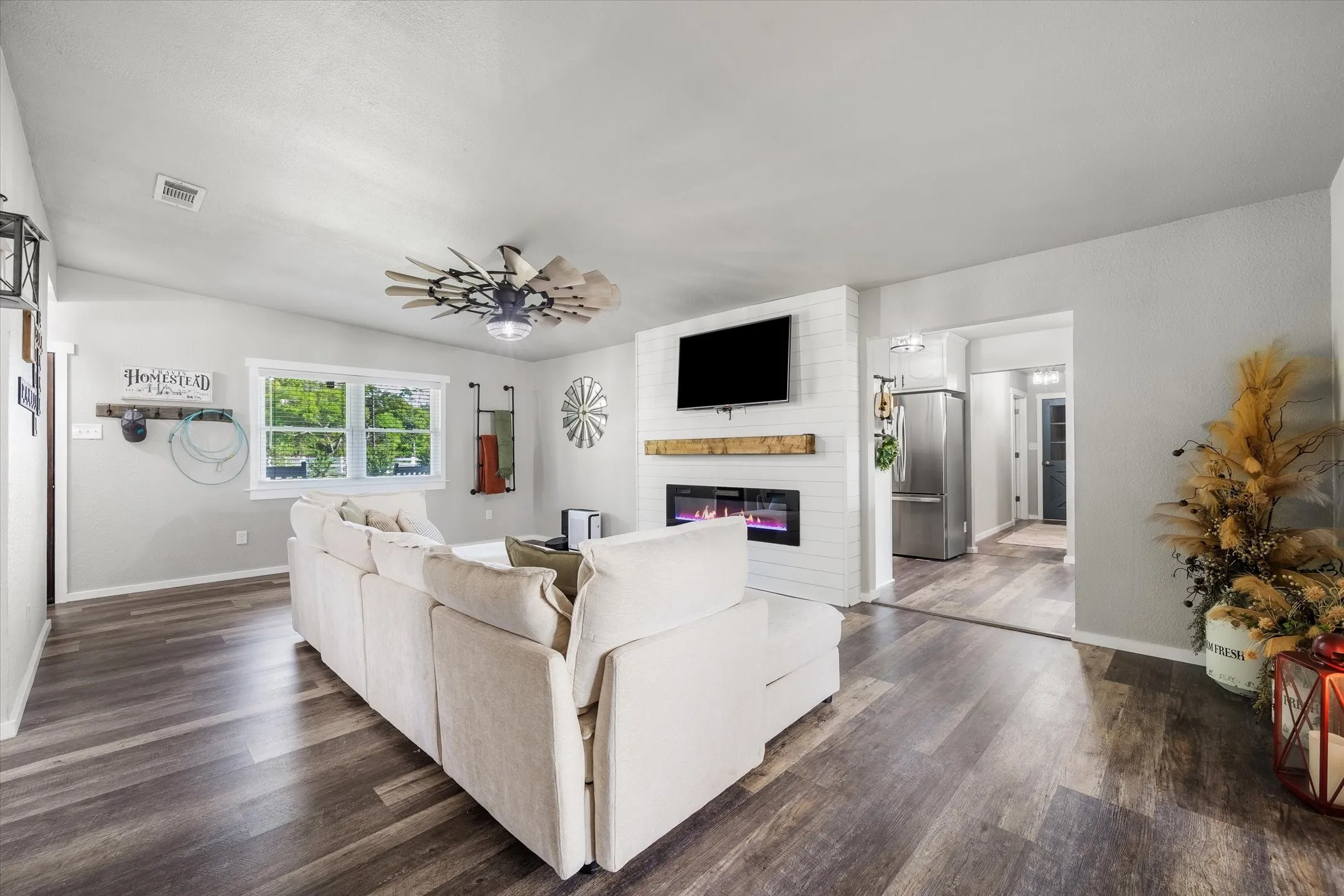 Single Family Residence For Sale in Van Zandt County , 1216 Vz County Road 1211, Canton, Texas 75103, 3 Bedroom, 2 Bathroom, 9 Garage spaces, 2,285 Sqft, built in 1965, mls#21252546, Real Estate Agent in Canton, Homes For Sale in Van Zandt county, Homes For Sale in Canton, Realtor in Canton Texas, Real Estate Brokerage Independent Realty Texas, Luminita Cordes Realtor