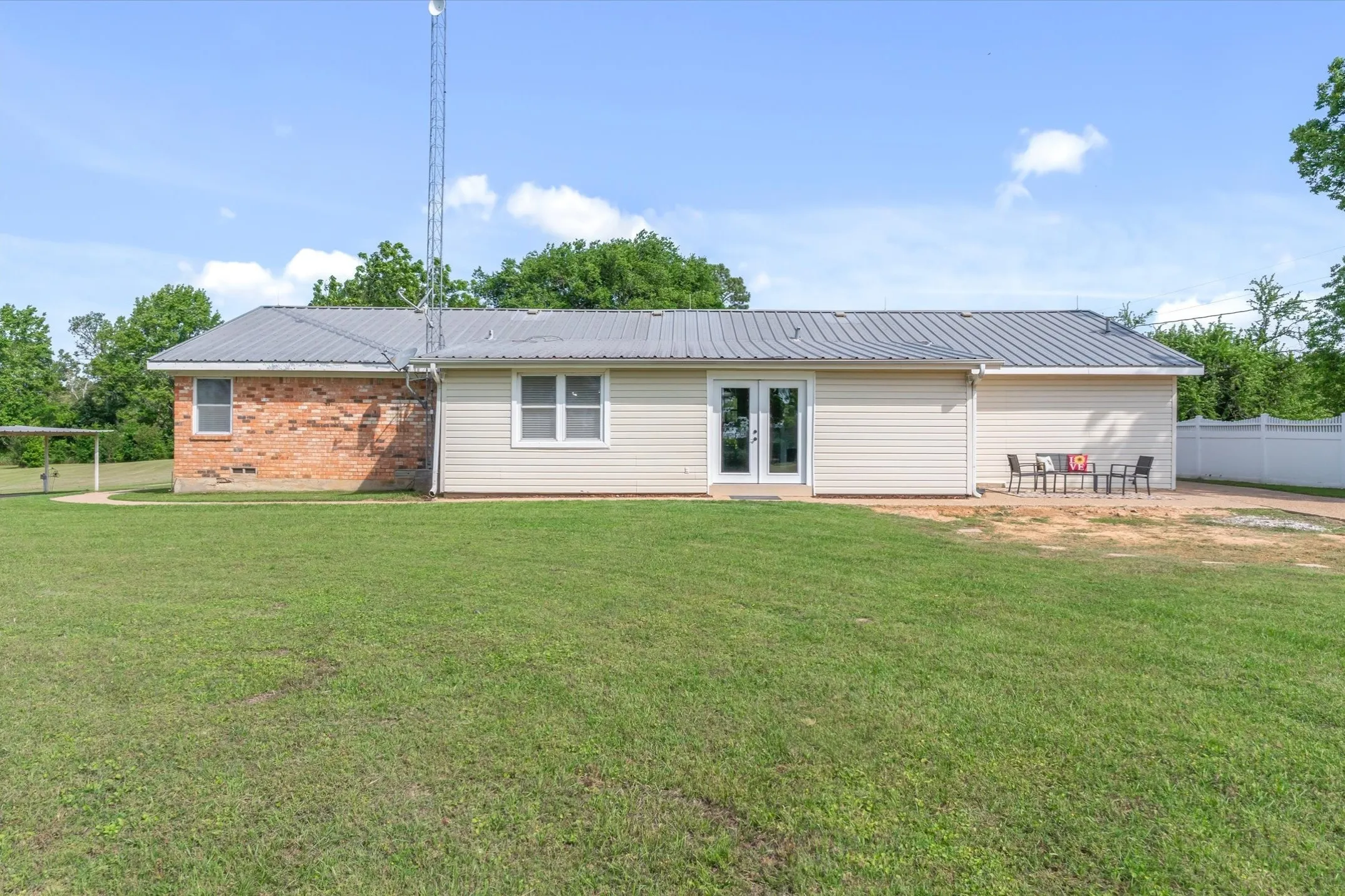 Single Family Residence For Sale in Van Zandt County , 1216 Vz County Road 1211, Canton, Texas 75103, 3 Bedroom, 2 Bathroom, 9 Garage spaces, 2,285 Sqft, built in 1965, mls#21252546, Real Estate Agent in Canton, Homes For Sale in Van Zandt county, Homes For Sale in Canton, Realtor in Canton Texas, Real Estate Brokerage Independent Realty Texas, Luminita Cordes Realtor