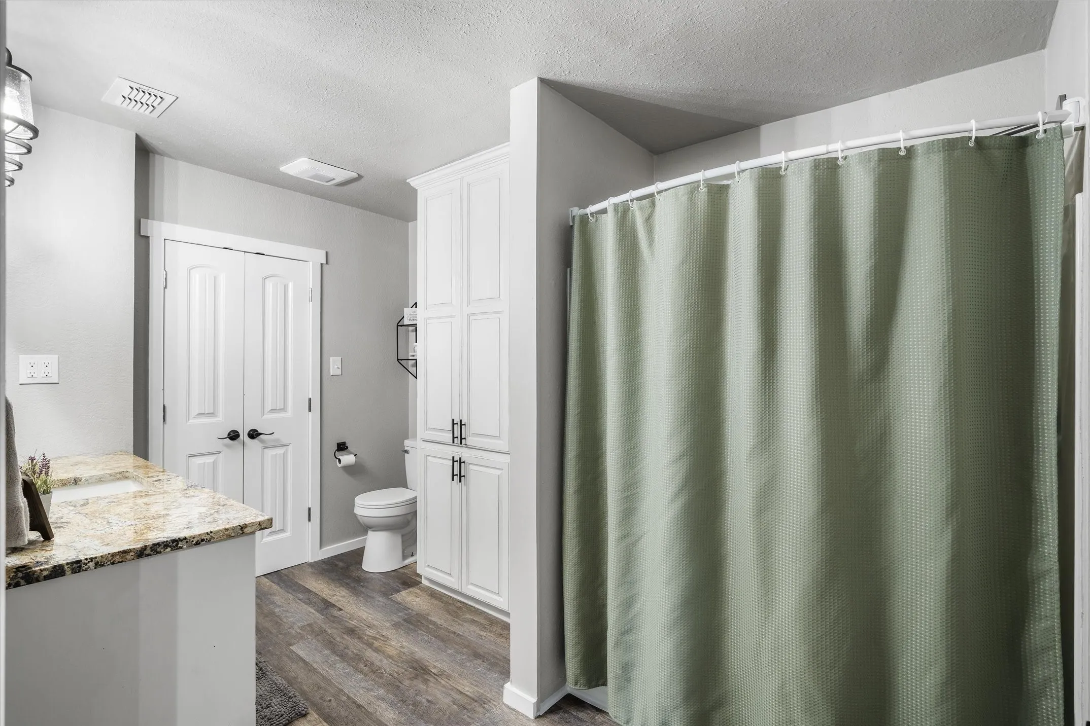 Single Family Residence For Sale in Van Zandt County , 1216 Vz County Road 1211, Canton, Texas 75103, 3 Bedroom, 2 Bathroom, 9 Garage spaces, 2,285 Sqft, built in 1965, mls#21252546, Real Estate Agent in Canton, Homes For Sale in Van Zandt county, Homes For Sale in Canton, Realtor in Canton Texas, Real Estate Brokerage Independent Realty Texas, Luminita Cordes Realtor