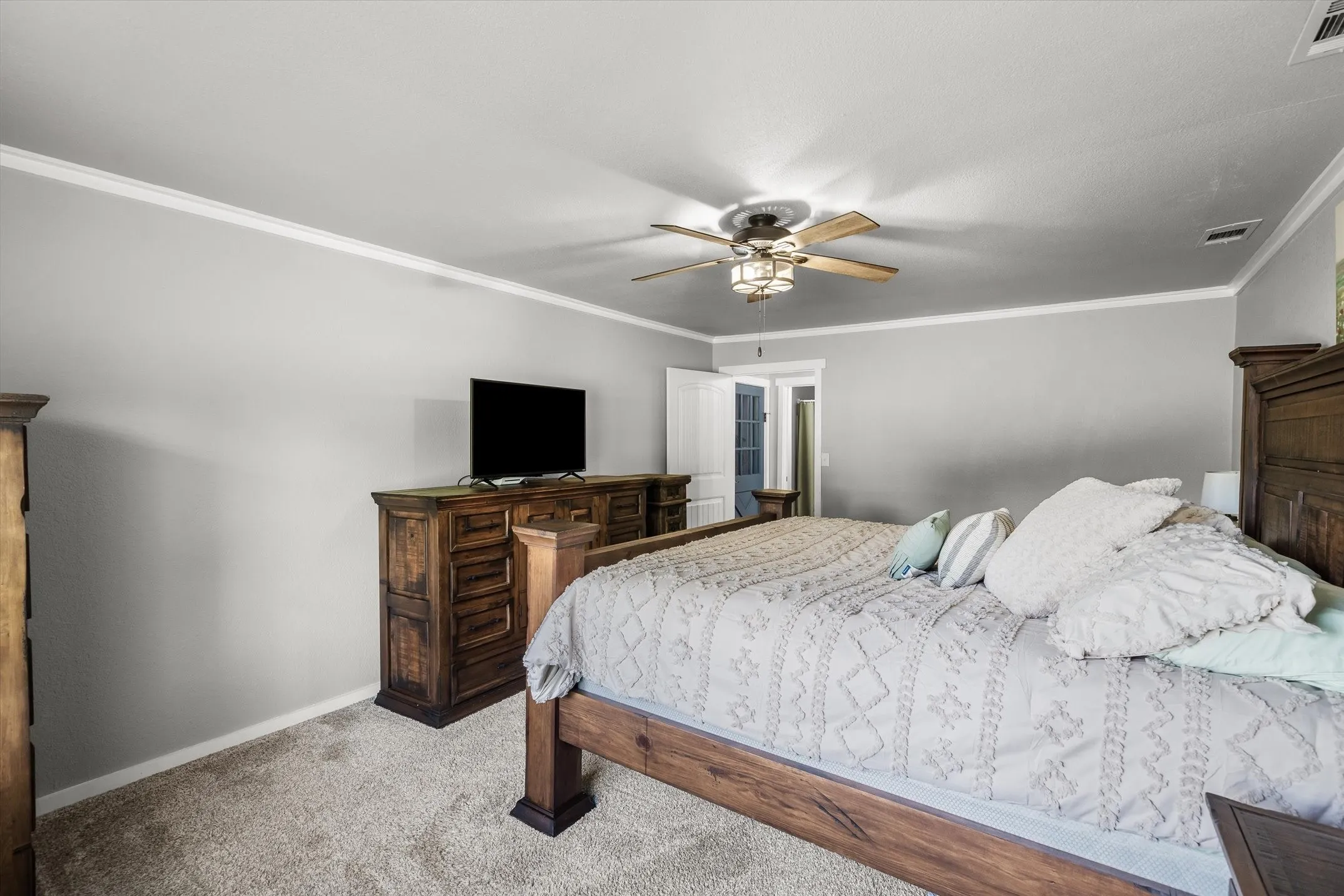 Single Family Residence For Sale in Van Zandt County , 1216 Vz County Road 1211, Canton, Texas 75103, 3 Bedroom, 2 Bathroom, 9 Garage spaces, 2,285 Sqft, built in 1965, mls#21252546, Real Estate Agent in Canton, Homes For Sale in Van Zandt county, Homes For Sale in Canton, Realtor in Canton Texas, Real Estate Brokerage Independent Realty Texas, Luminita Cordes Realtor