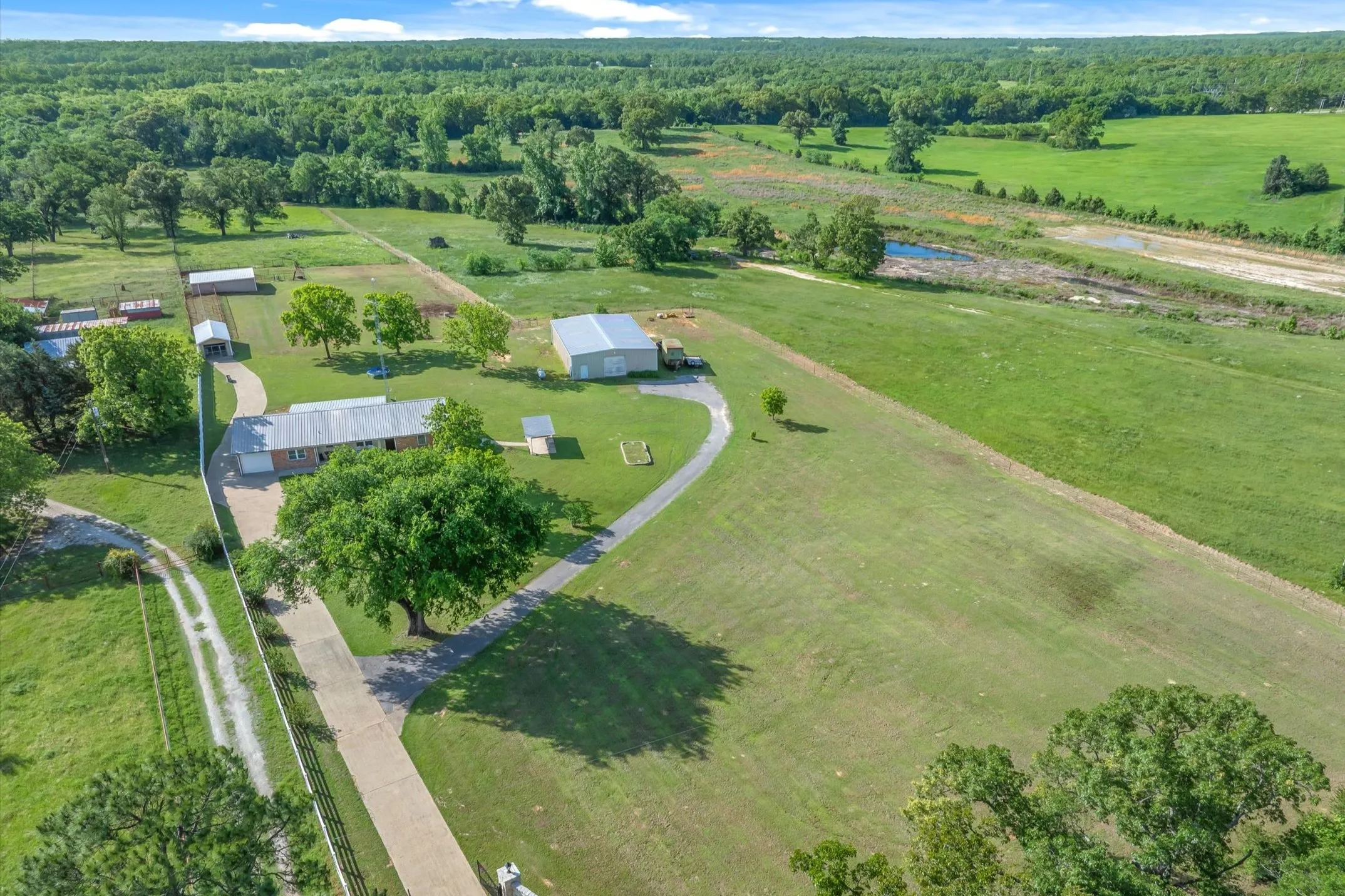 Single Family Residence For Sale in Van Zandt County , 1216 Vz County Road 1211, Canton, Texas 75103, 3 Bedroom, 2 Bathroom, 9 Garage spaces, 2,285 Sqft, built in 1965, mls#21252546, Real Estate Agent in Canton, Homes For Sale in Van Zandt county, Homes For Sale in Canton, Realtor in Canton Texas, Real Estate Brokerage Independent Realty Texas, Luminita Cordes Realtor