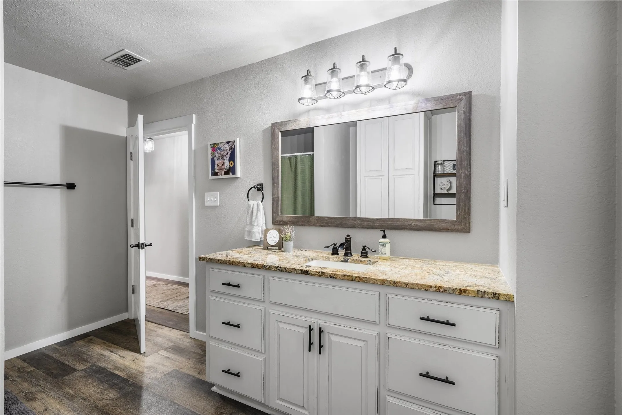 Single Family Residence For Sale in Van Zandt County , 1216 Vz County Road 1211, Canton, Texas 75103, 3 Bedroom, 2 Bathroom, 9 Garage spaces, 2,285 Sqft, built in 1965, mls#21252546, Real Estate Agent in Canton, Homes For Sale in Van Zandt county, Homes For Sale in Canton, Realtor in Canton Texas, Real Estate Brokerage Independent Realty Texas, Luminita Cordes Realtor